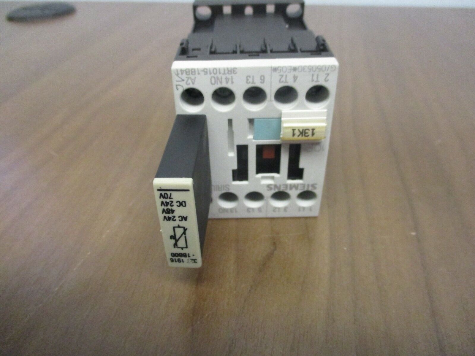 Siemens Sirius 3R Contactor 3RT1015-1BB41 24VDC Coil 16A 600V, Used