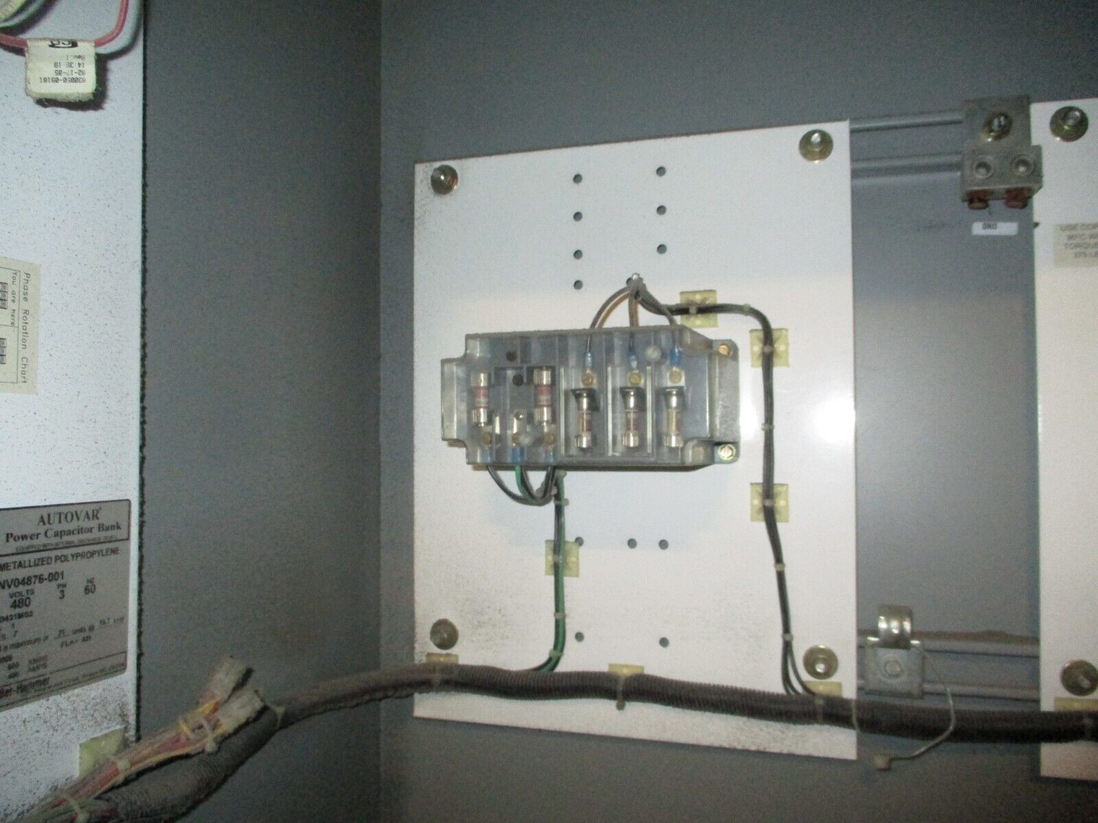 Eaton Autovar Power Capacitor Bank 350TPHSD431MS2 350kVAR 480V 3Ph 60Hz Used