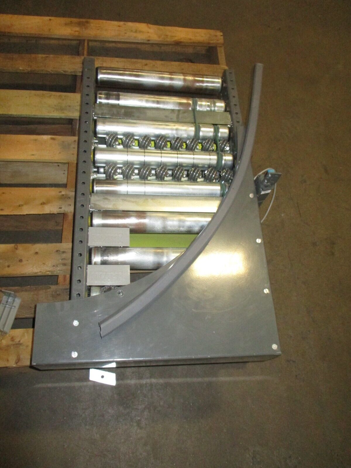 KNAPP Conveyor Belt 480V 3Ph Rail Length: 32" Roller Width: 14 7/8" Used