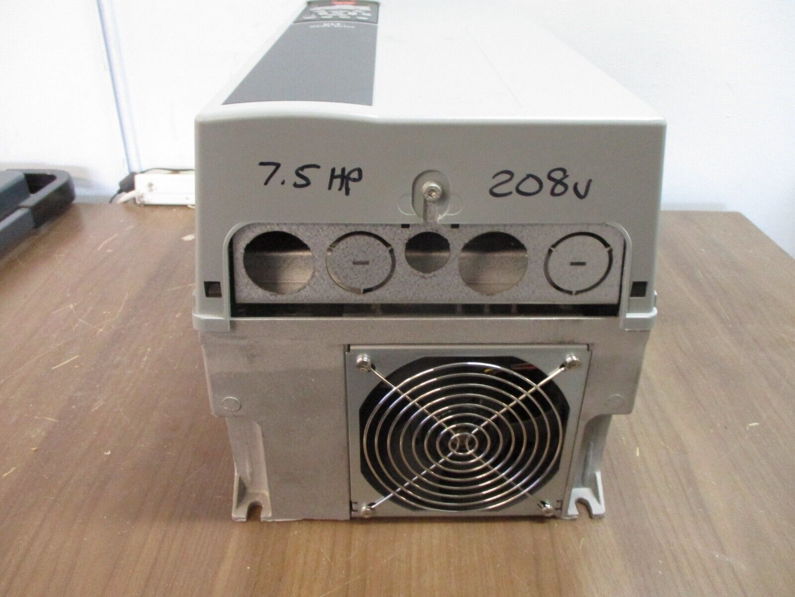 Danfoss VLT AC Drive 131B9877 7.5HP 3Ph w/ Keypad Used