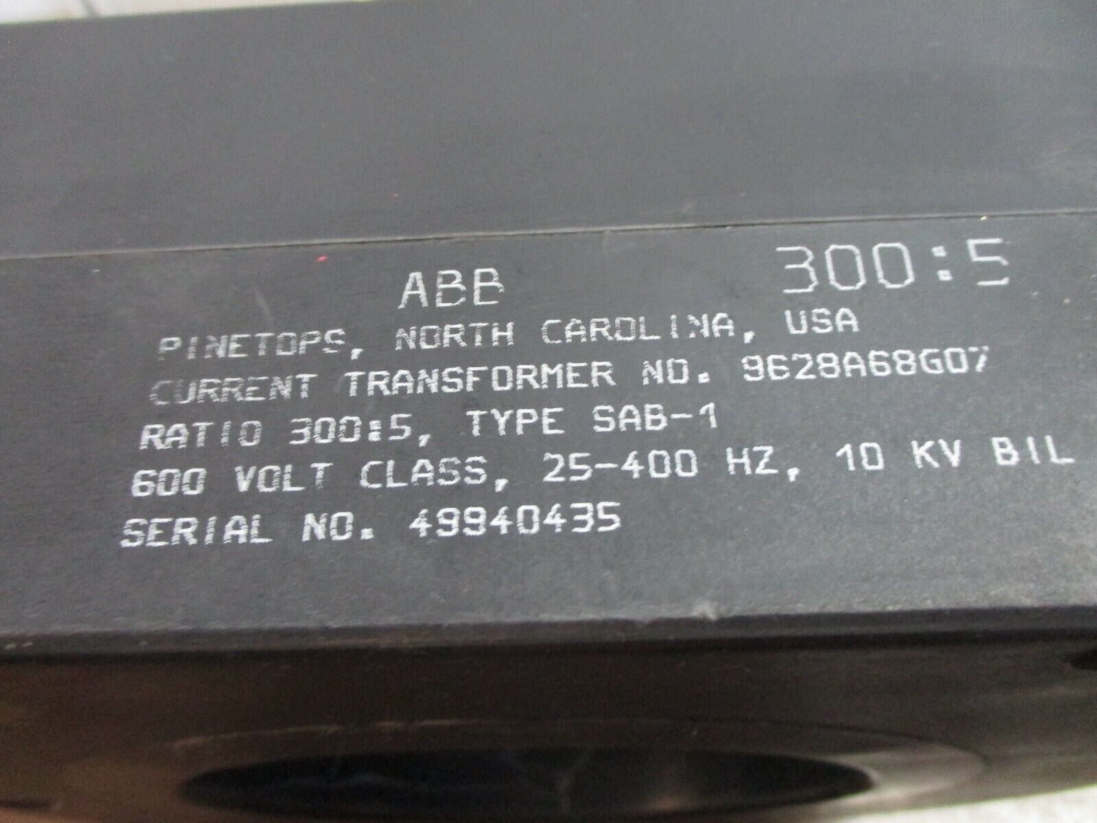 ABB Type SAB-1 Current Transformer 9628A68G07 Ratio 300:5A 600V 25-400Hz Used