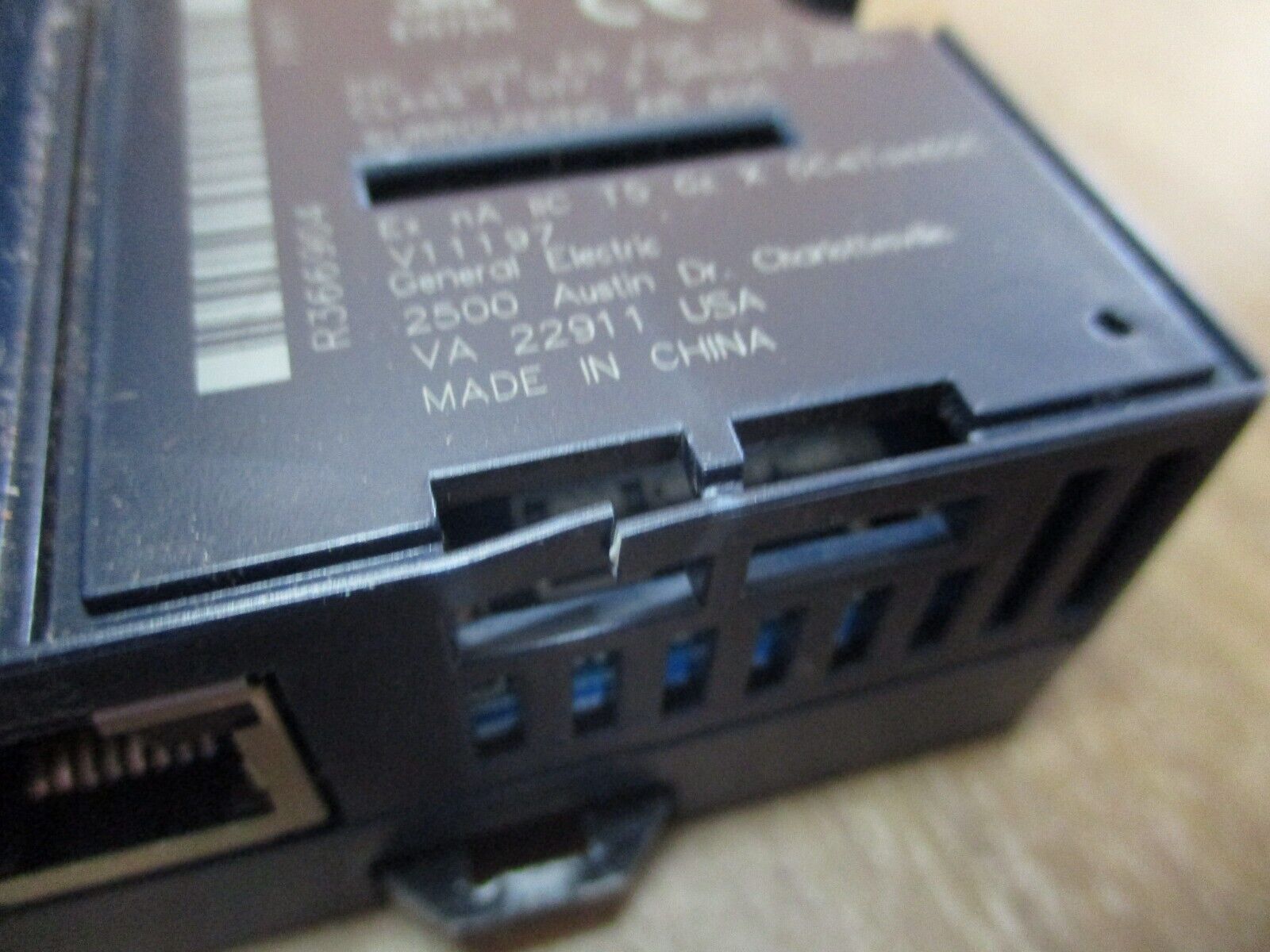 GE VersaMax Remote I/O Unit IC200PNS001-AC For Hazardous Locations *Broken Vent*