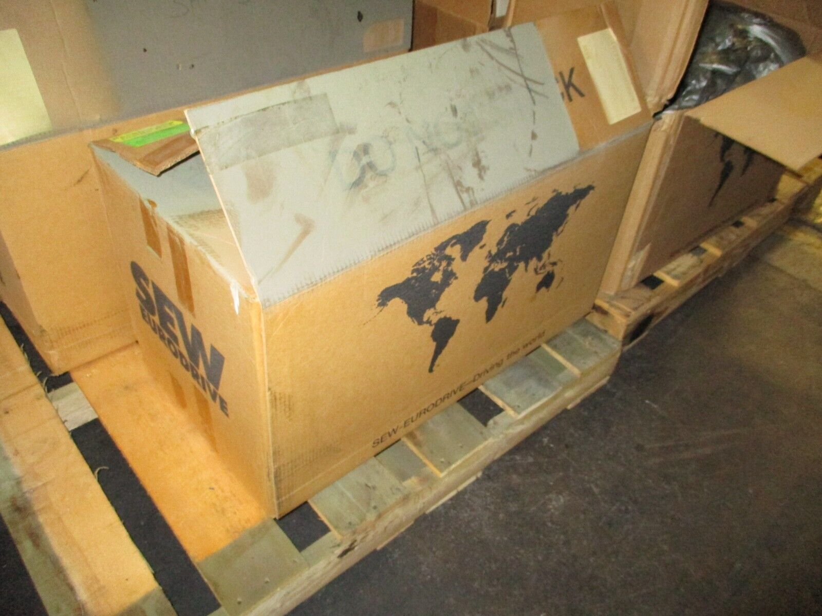 SEW-EURODRIVE Gearmotor KA47/T DRN100LM4 3HP 1800RPM 230/460V 8.40/4.20A 60Hz