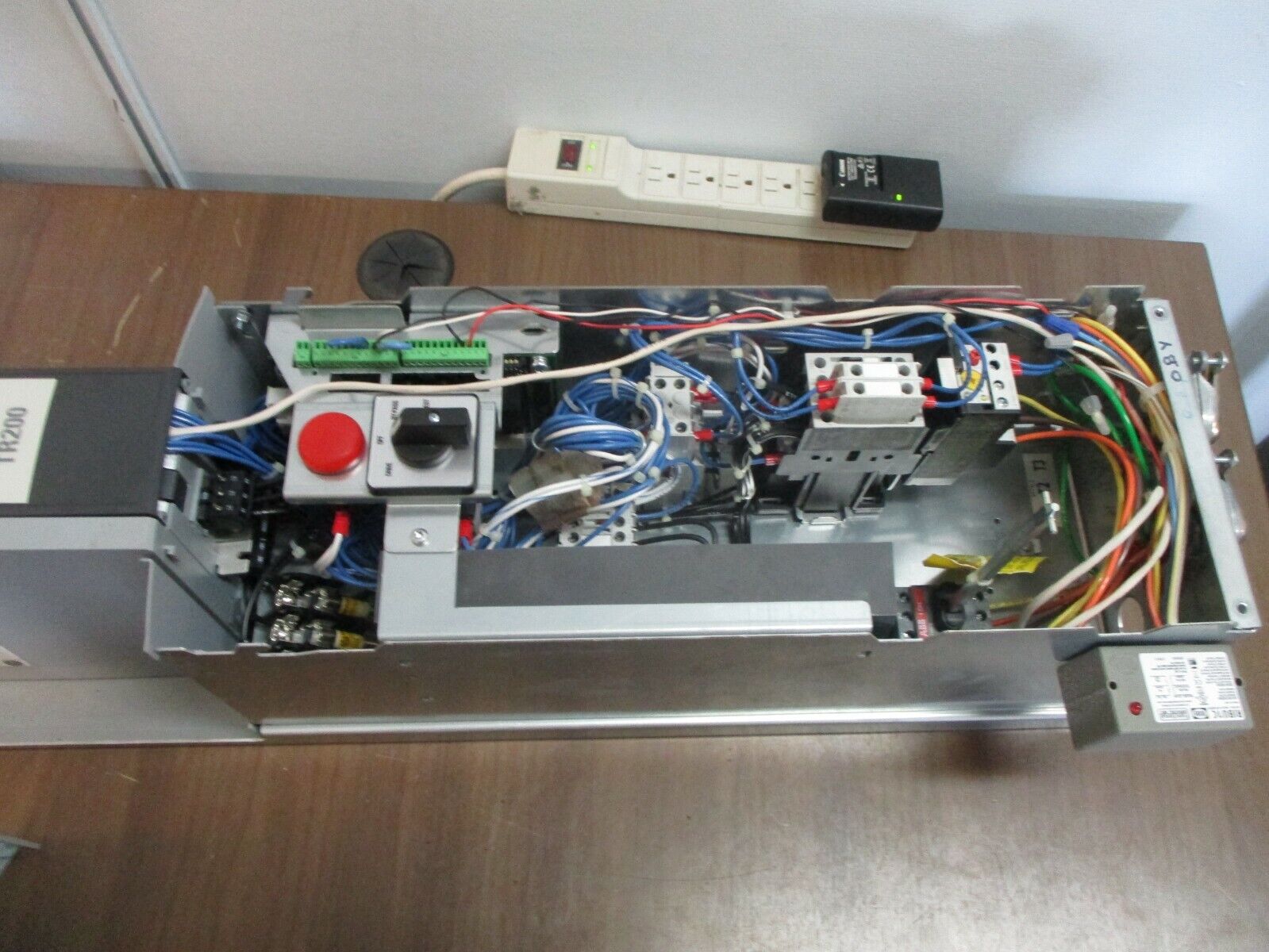 Trane TR200 AC Drive w/ Bypass 131L1000 2HP 3Ph w/ Keypad Used