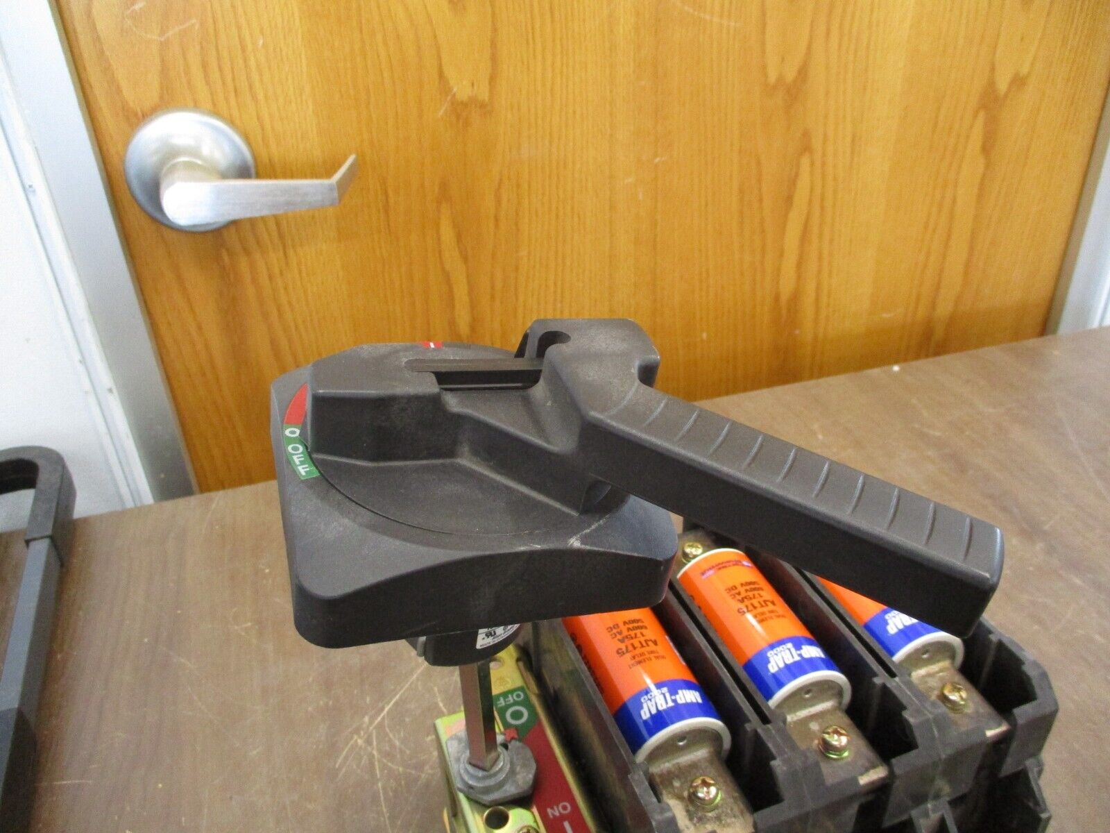 Allen-Bradley Fusible Disconnect Switch 194R-NJ200P3 Ser. B 200A 600V 3P Used