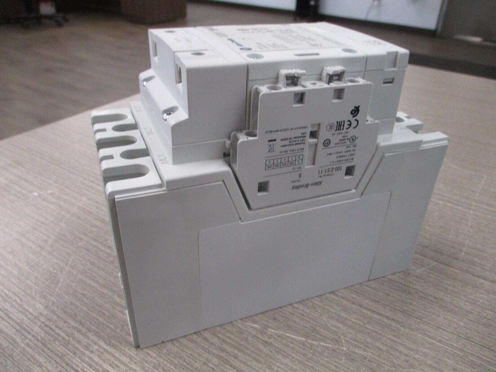 AllenBradley Contactor 100E190KD11 Ser B 100250v ACDC Coil 190A New Surplus