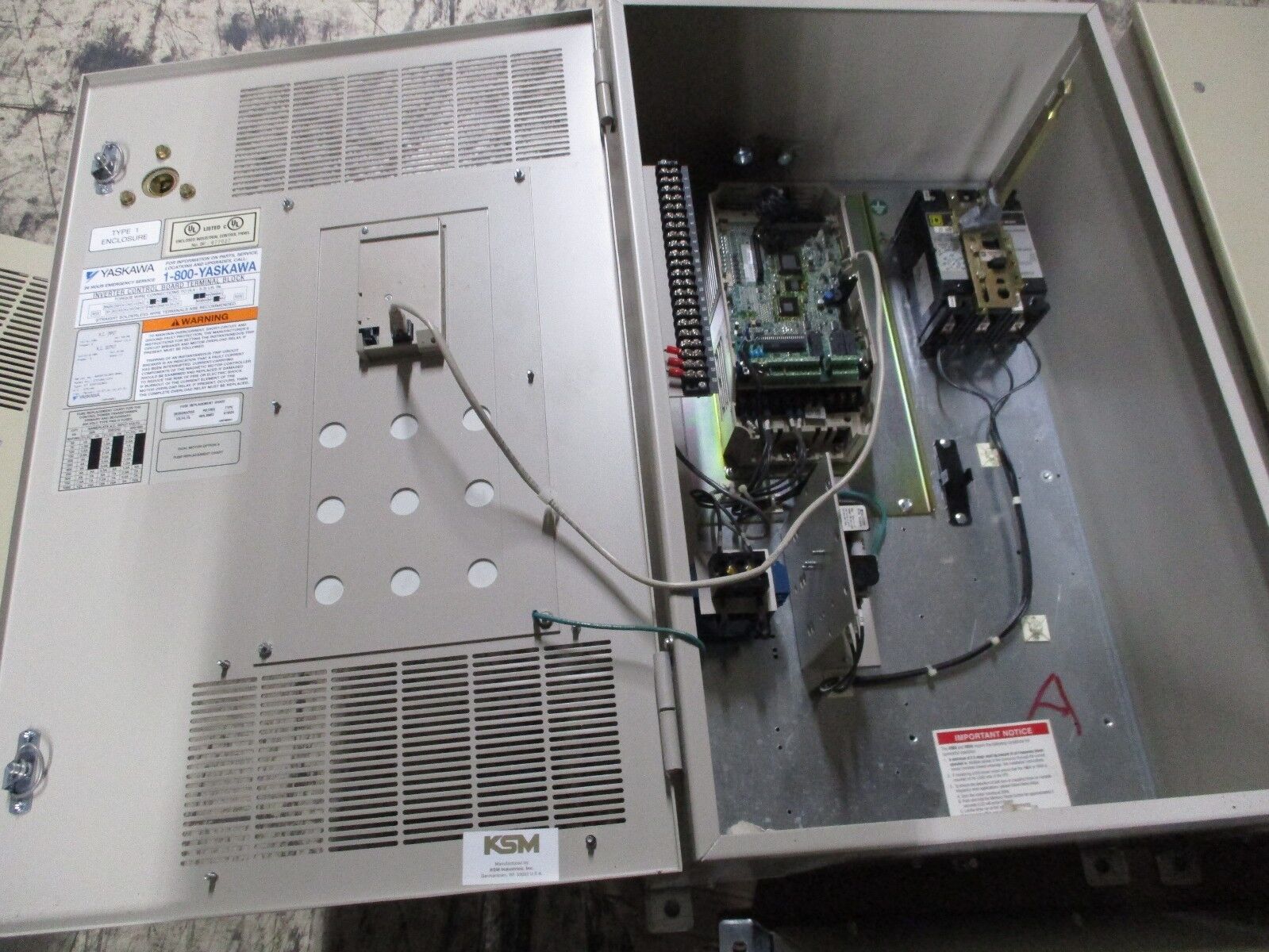 Yaskawa E7 AC Drive w/ Breaker Disconnect E7CVB011CFX 7.5HP 3Ph Used