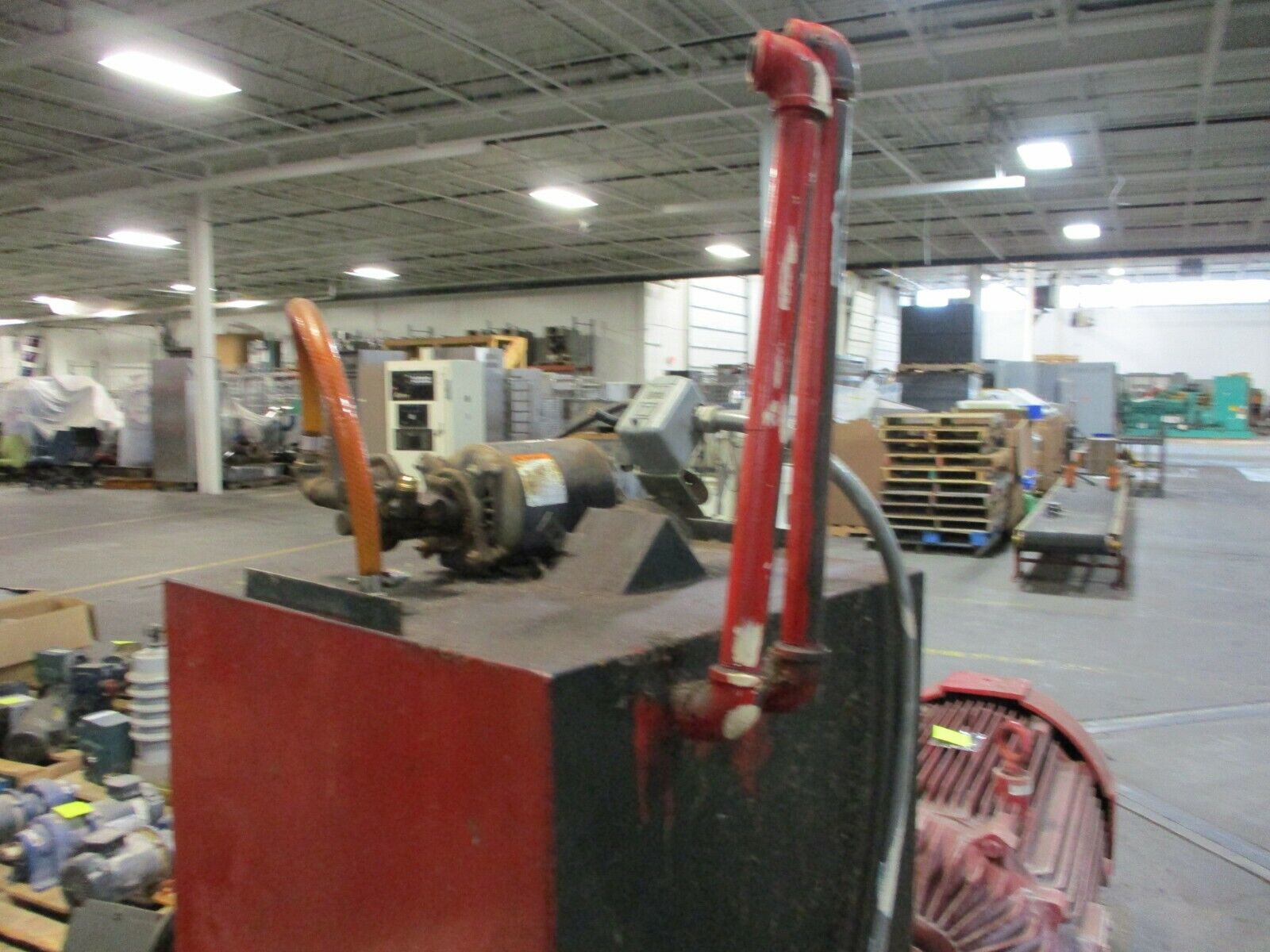 Misc. Brand Fuel Tank w/Pump Capacity: 100 Gallons 1/3 HP Pump Size: 43x24x24"