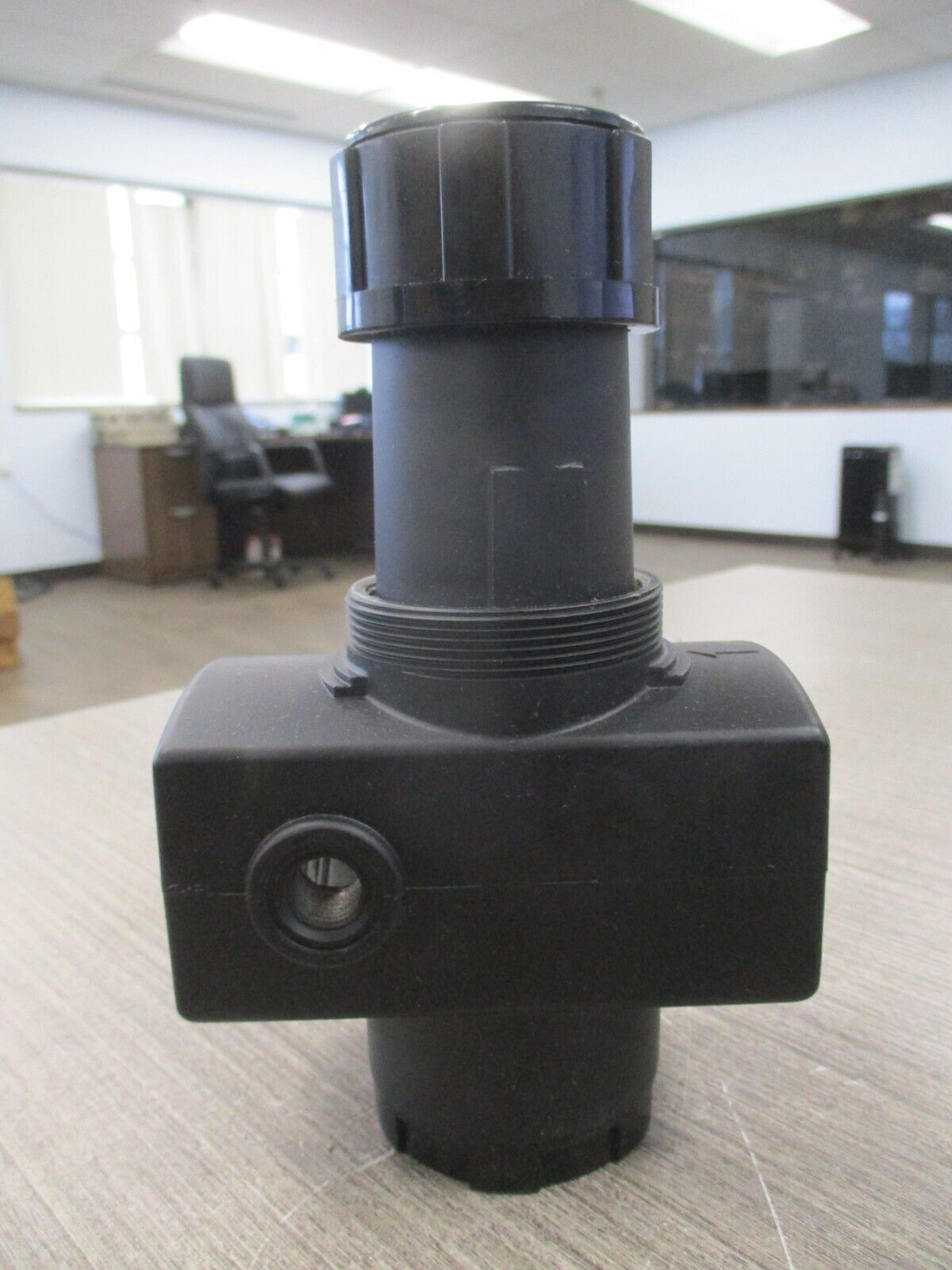 Norgren Pressure Regulator R17-A00-RGLA 175F Max New Surplus