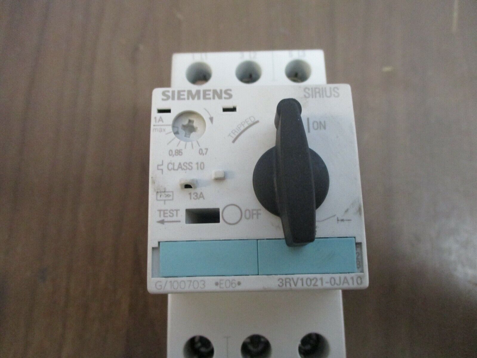 Siemens Sirius Motor Protector 3RV1021-0JA10 Trip: 0.7-1.0A w/ 3RV1928-1H Used