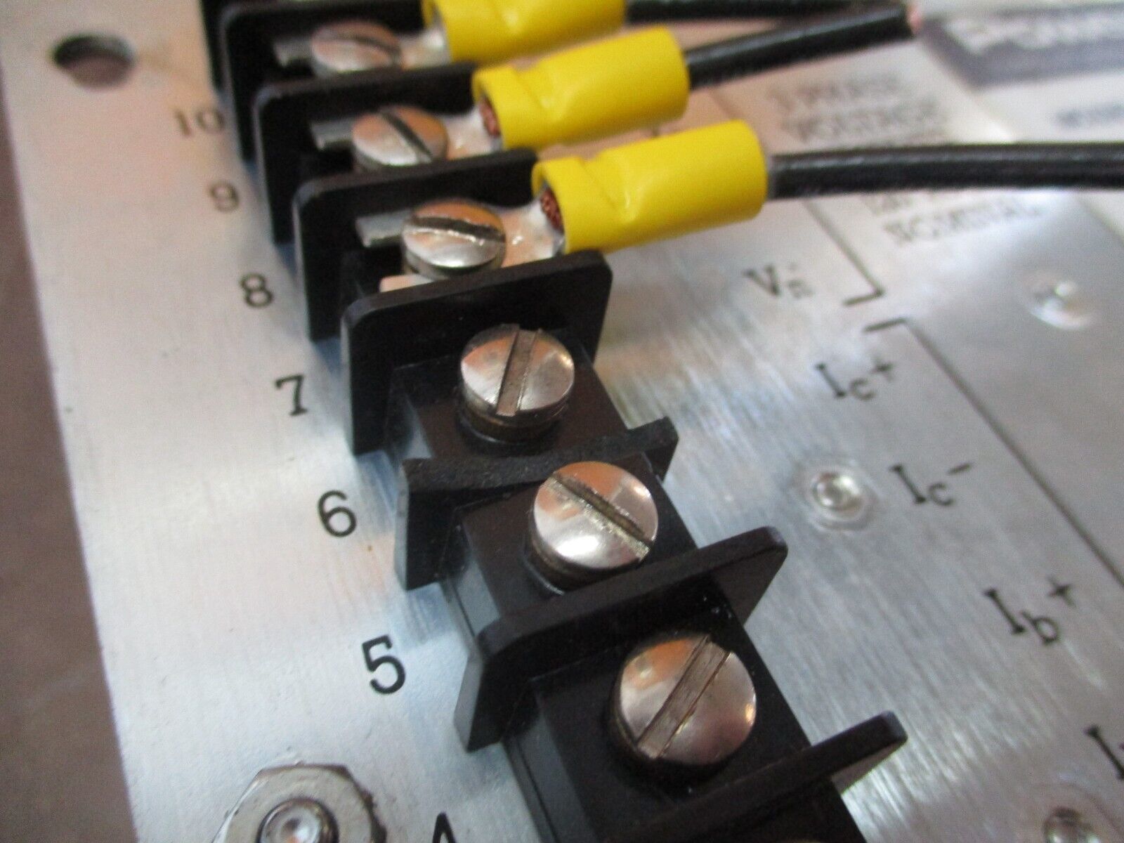 Square D PowerLogic Circuit Monitor 3020 CM250X1 120VAC 0.5A 50/60Hz Used