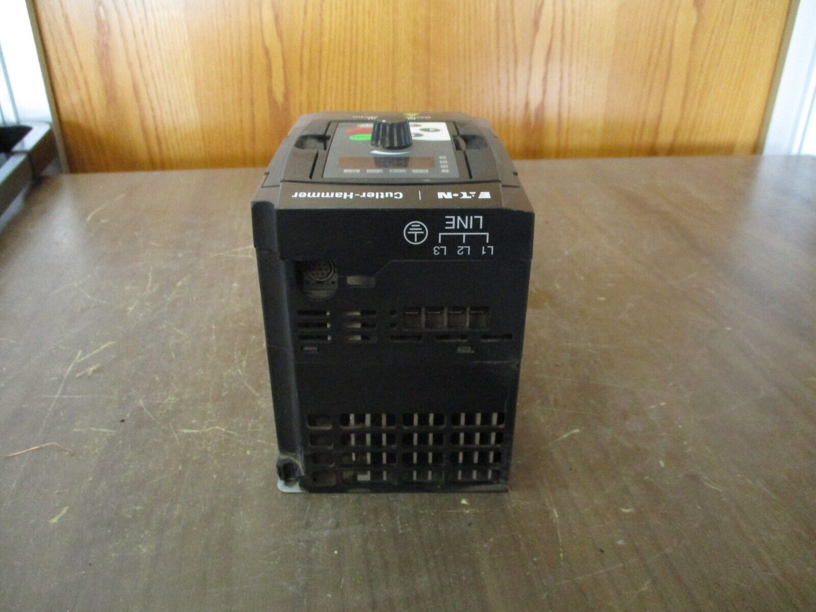 Eaton Sensorless Vector AC Drive MVX002A0-2 2HP w/ Keypad Used