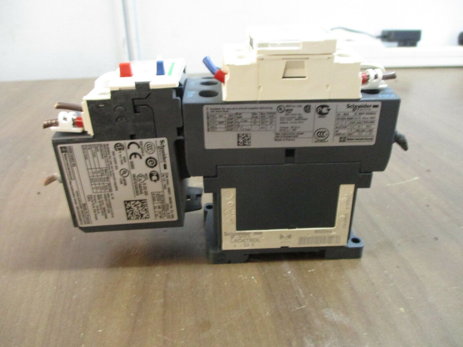 Schneider Electric Starter LC1D32 BD / LRD 21 24VDC Coil Trip: 12-18A 600V Used