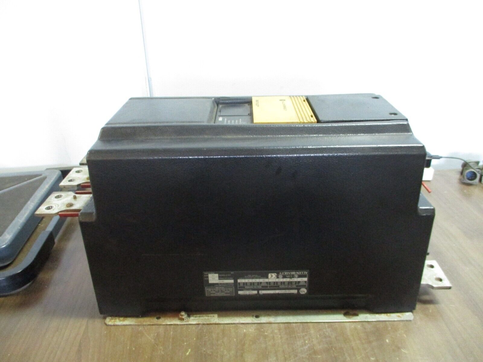 Allen-Bradley SMC Plus Soft Start 150-A180NBD Ser. B 150HP 208-480V 3Ph 47-63Hz