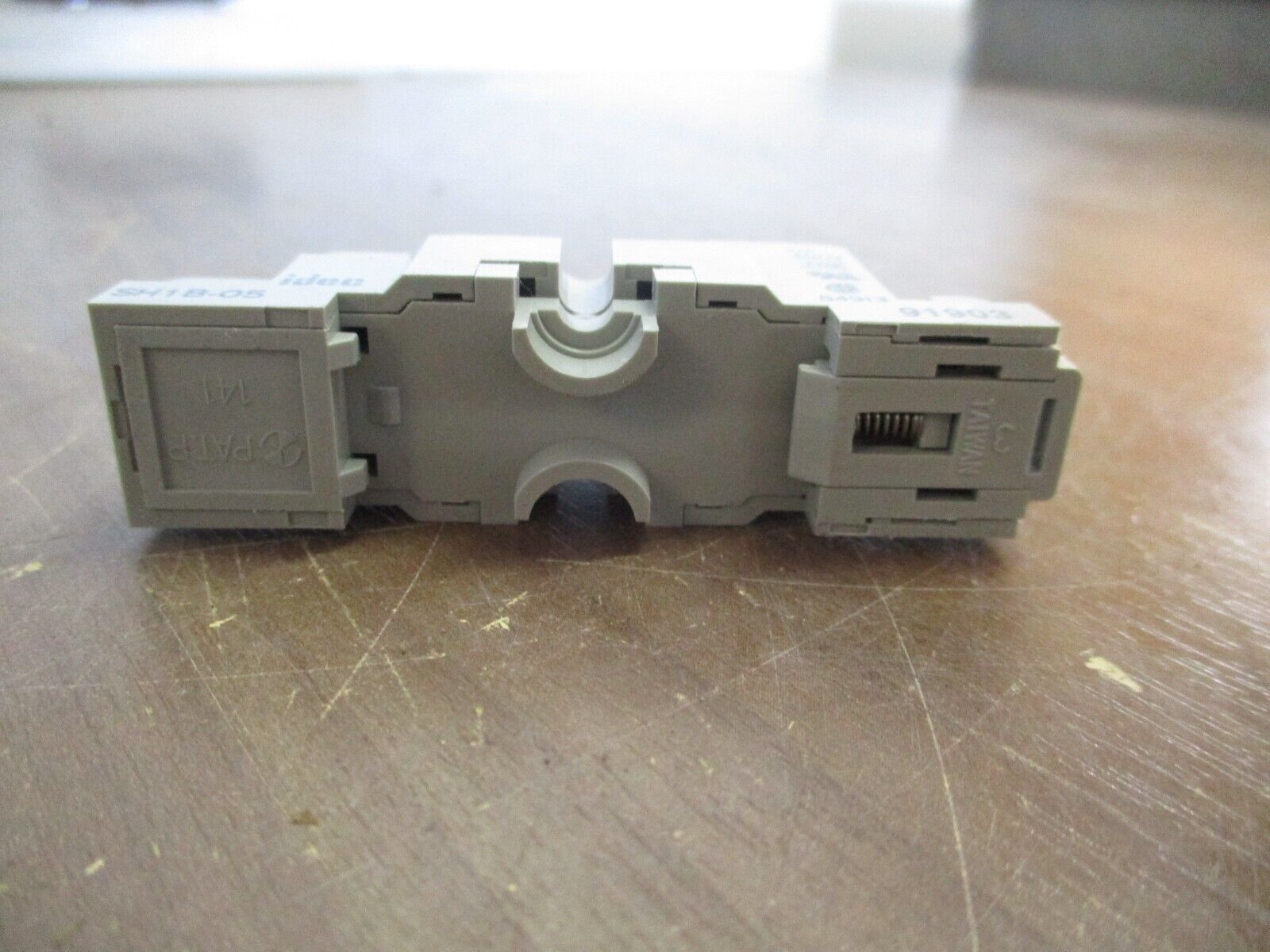 IDEC Relay Base SH1B-05 *Box of 18* New Surplus