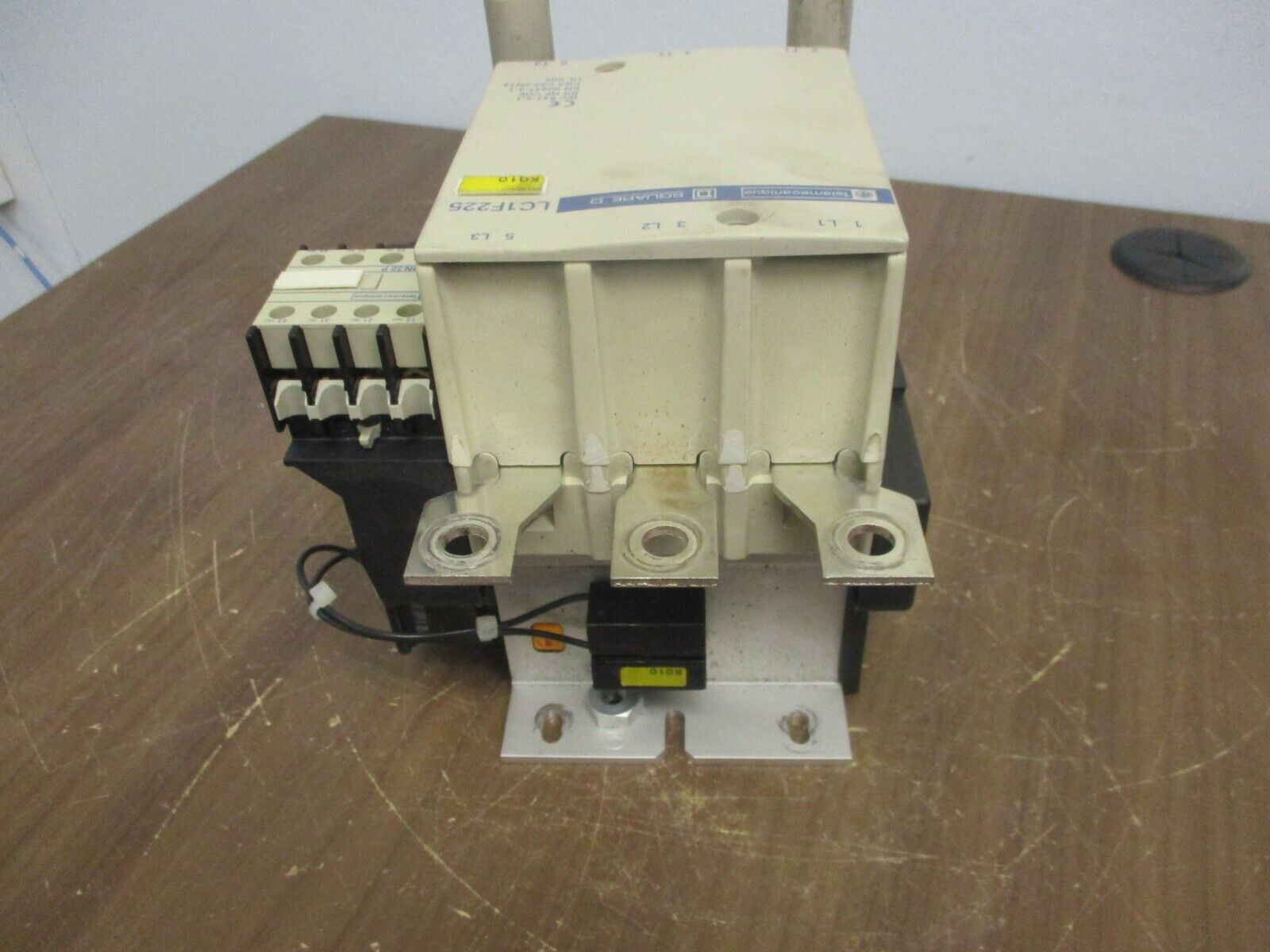 Telemecanique Contactor LC1F225 265/277V Coil 250A 600V w/ (1) Aux Contact Block