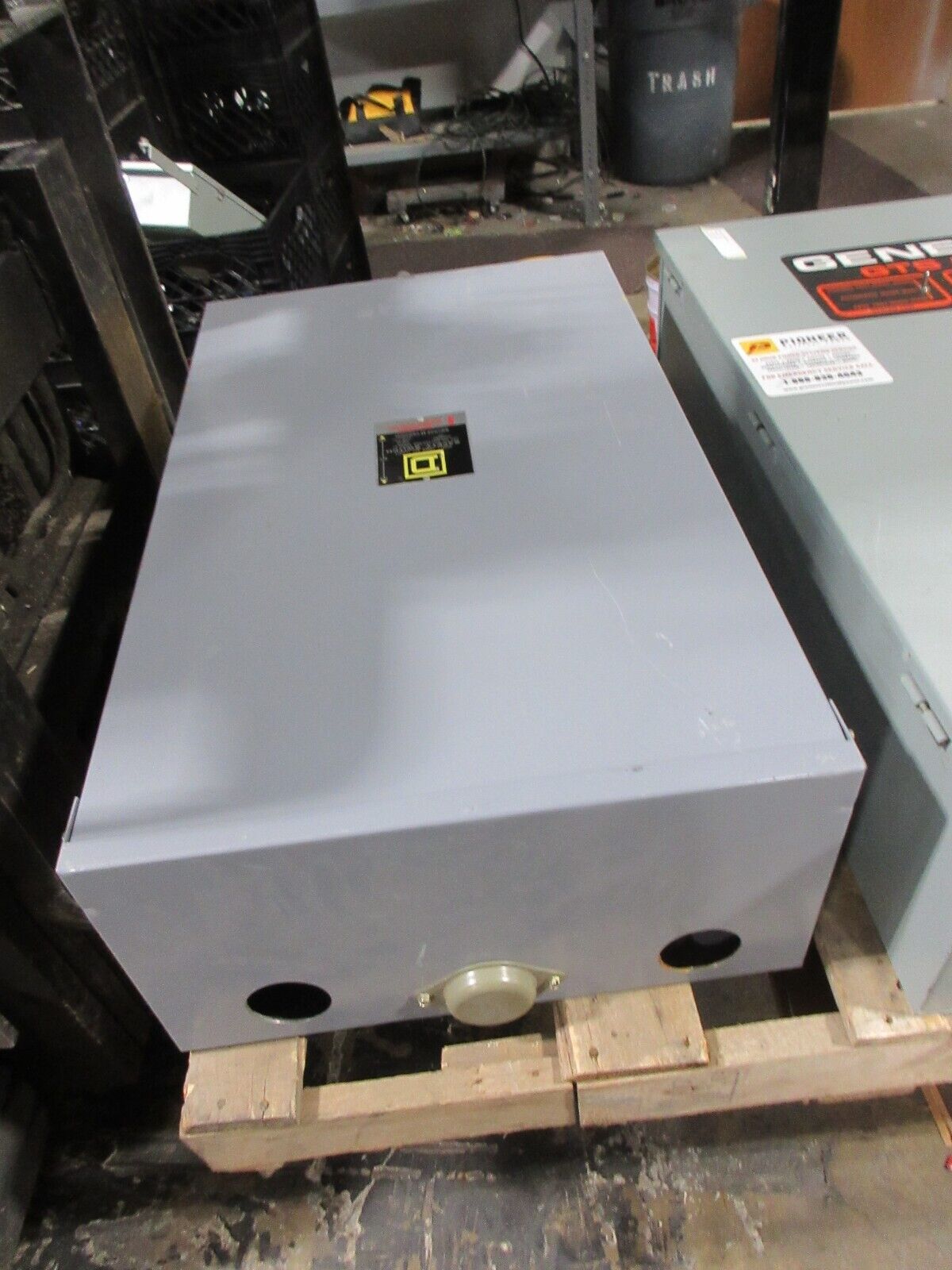 Square D 3R Non-Fusible Safety Switch/Disconnect DTU-224-NRB Ser. E1 200A Used