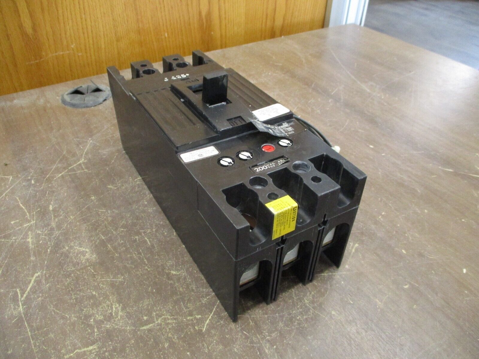 GE Circuit Breaker TFJ236200 200A 600V 3P w/ Shunt Trip *Missing (1) Lug Nut*