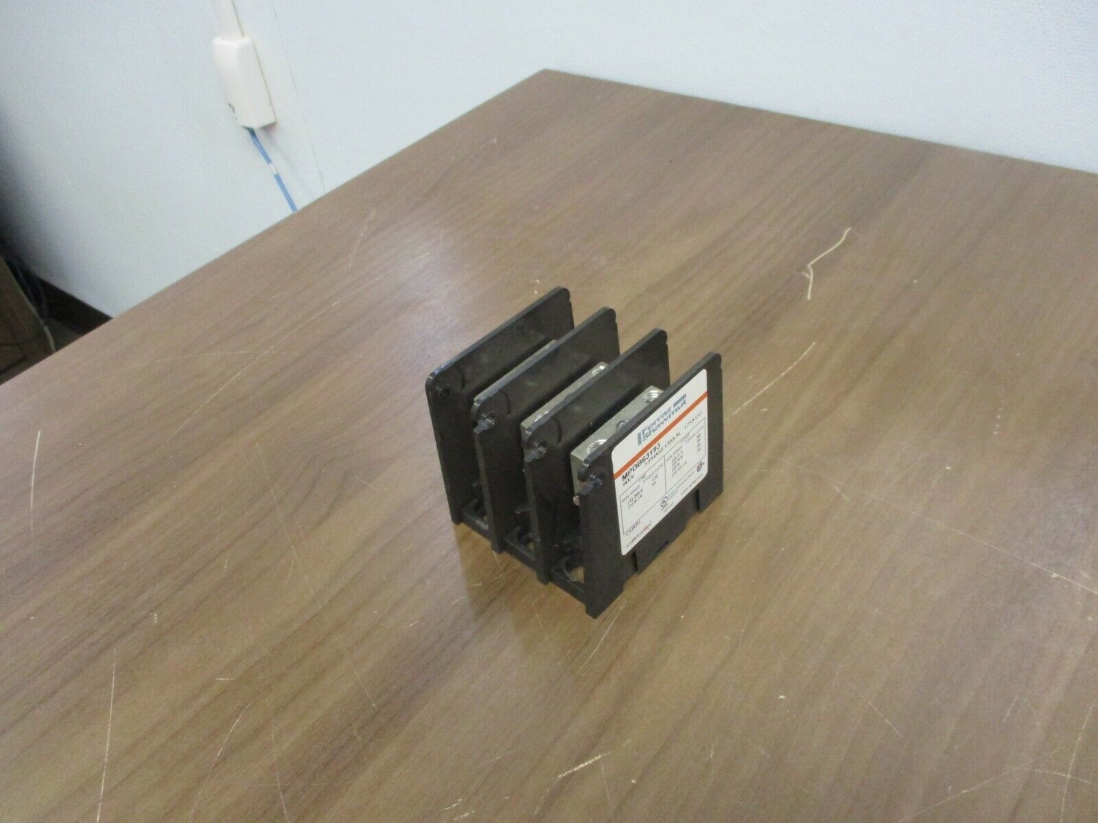 Ferraz Shawmut Power Distribution Block MPDB63193 135A 600V 3P Used