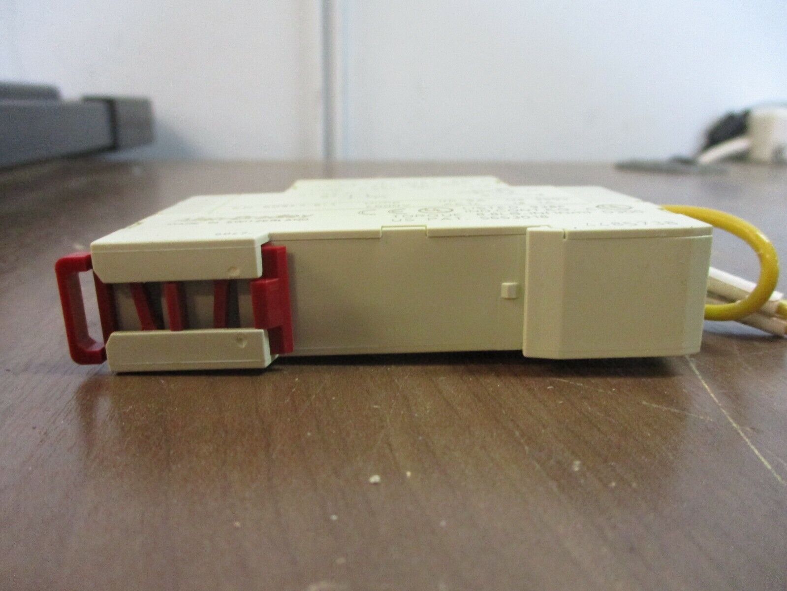 Allen-Bradley Timing Relay 700-FEB1TU22 Ser. A Range: 0.05s-10h 110-240VAC Used