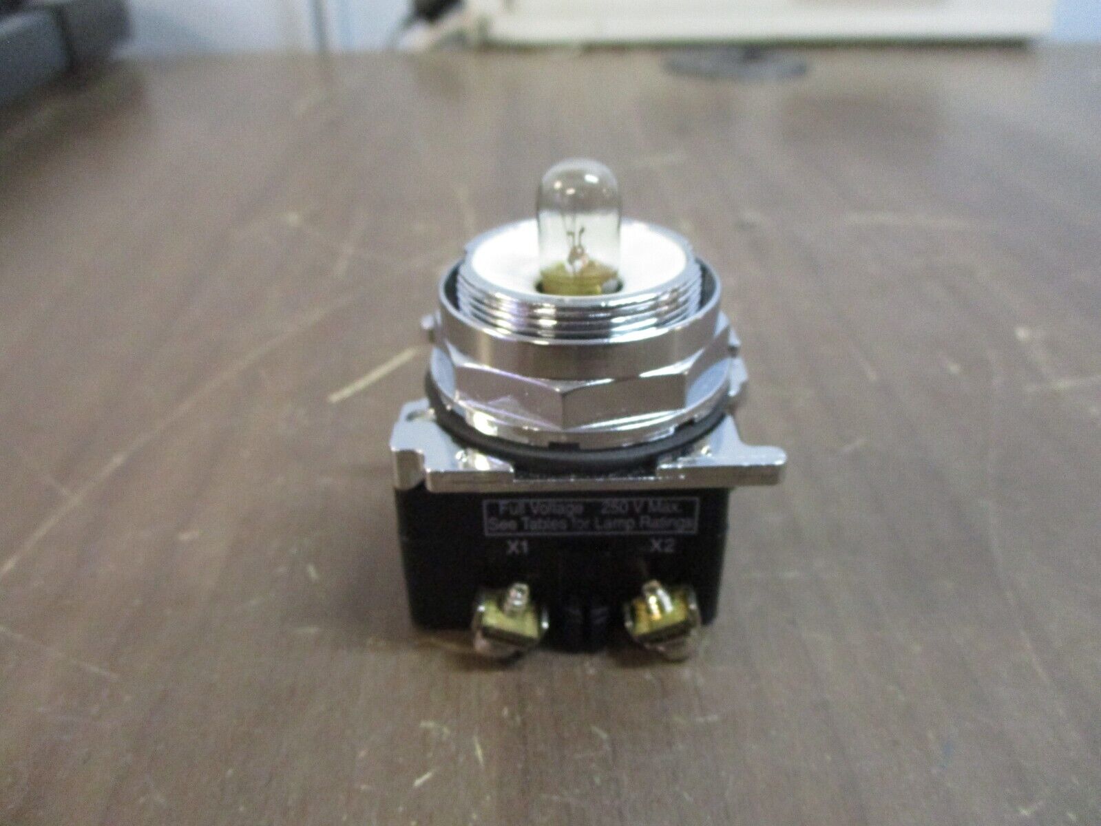 Eaton Cutler-Hammer Standard Indicator Light 10250T206N Ser. B2 24V New Surplus