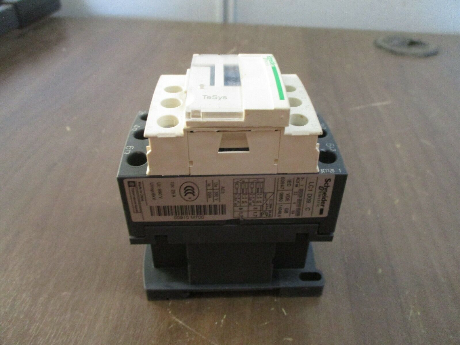 Schneider Electric Contactor LC1 D09...C 220V Coil Used