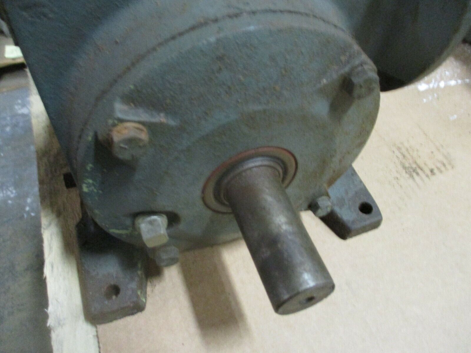 Reliance Gear Reducer P56WG21A Ratio: 70 1/2HP In 25RPM Out Used