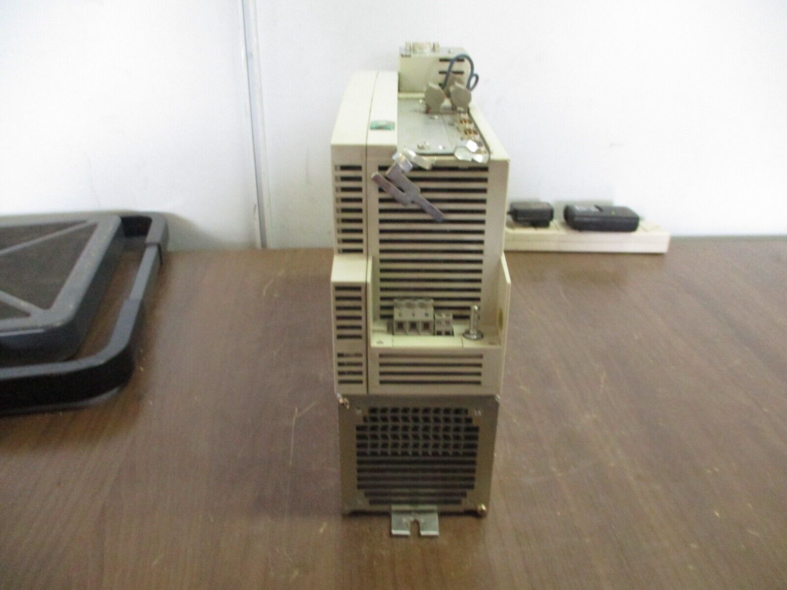 Lenze Servo Controller EVS9323-ES Input: 3Ph 400/480V 3.9A 3.2kVA 50/60Hz Used