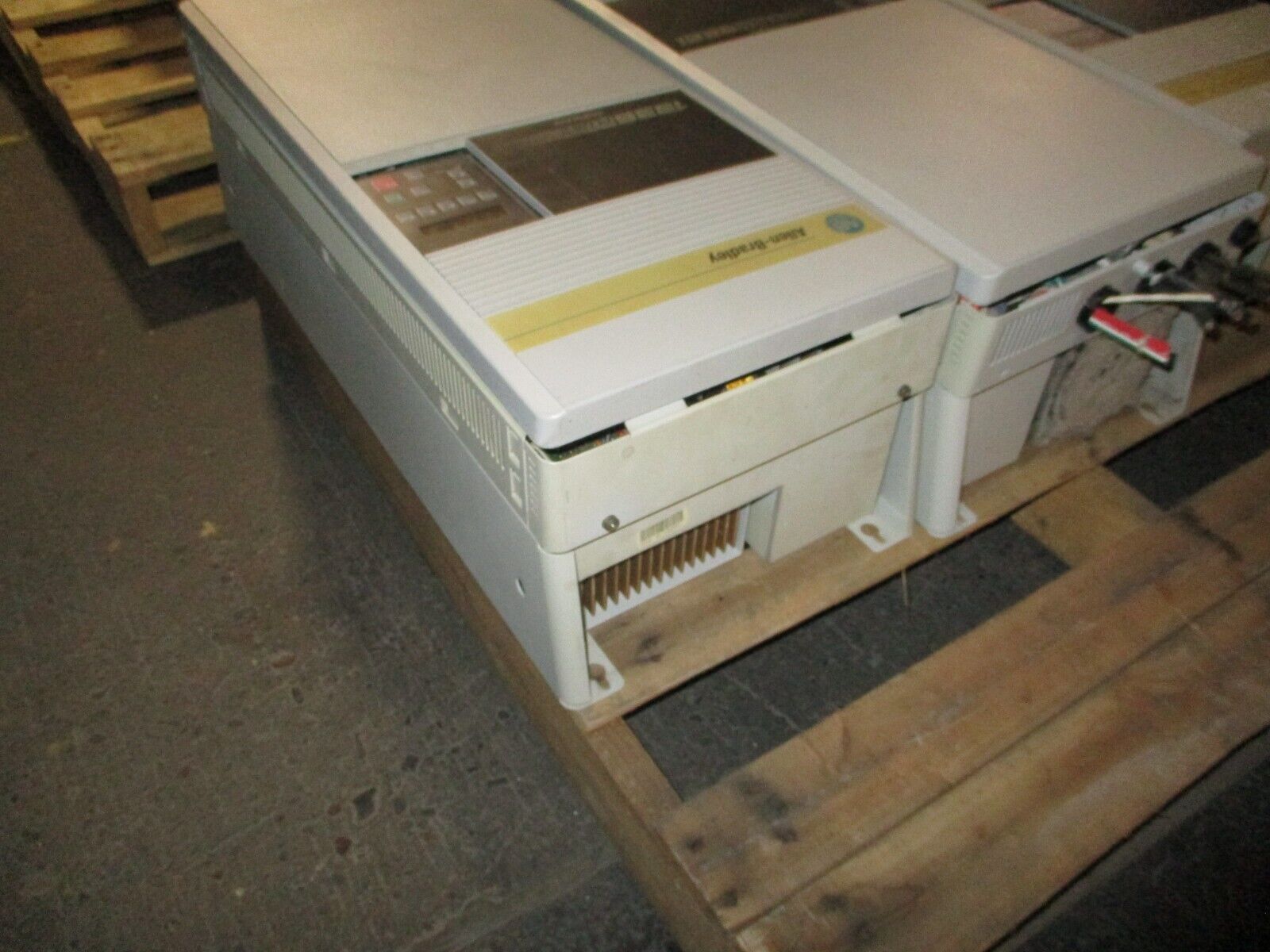 Allen-Bradley 1336 Plus II AC Drive 1336F-B040-AA-EN-L6 40HP 3Ph w/ Keypad Used