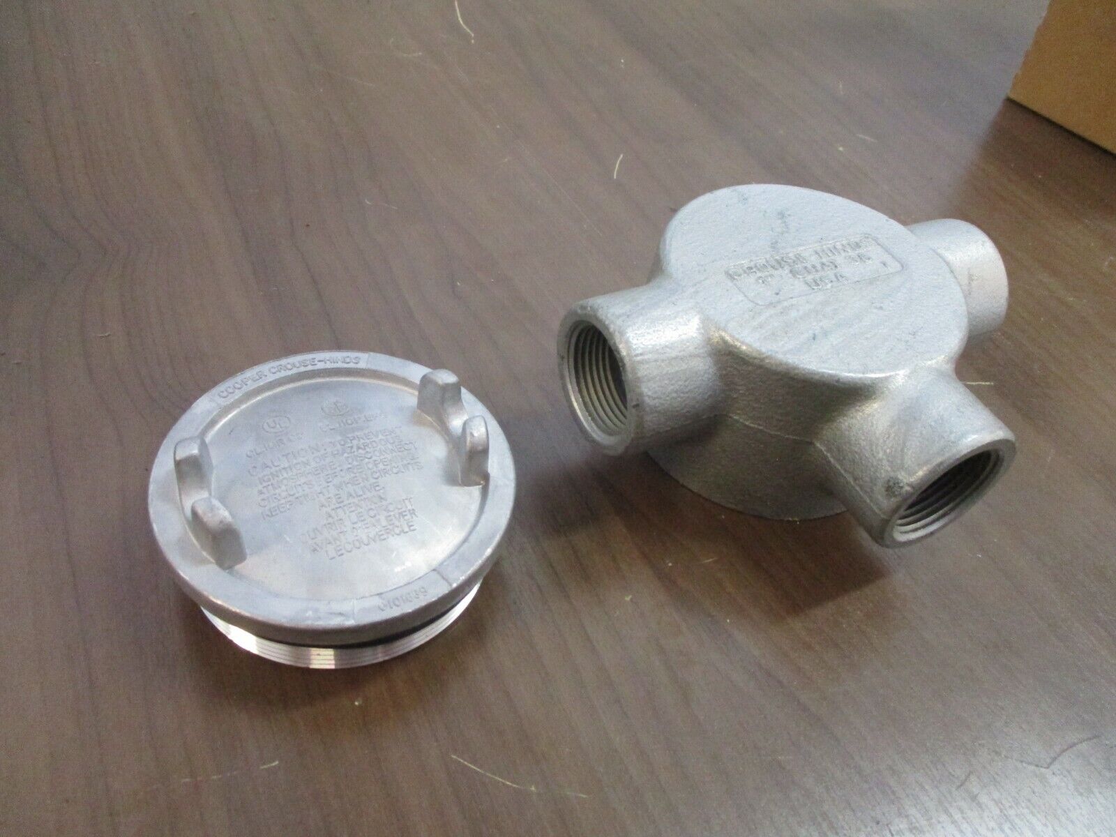 Cooper Crouse-Hinds Condulet Conduit Outlet Box w/ Cover GUAT36 Size: 1"