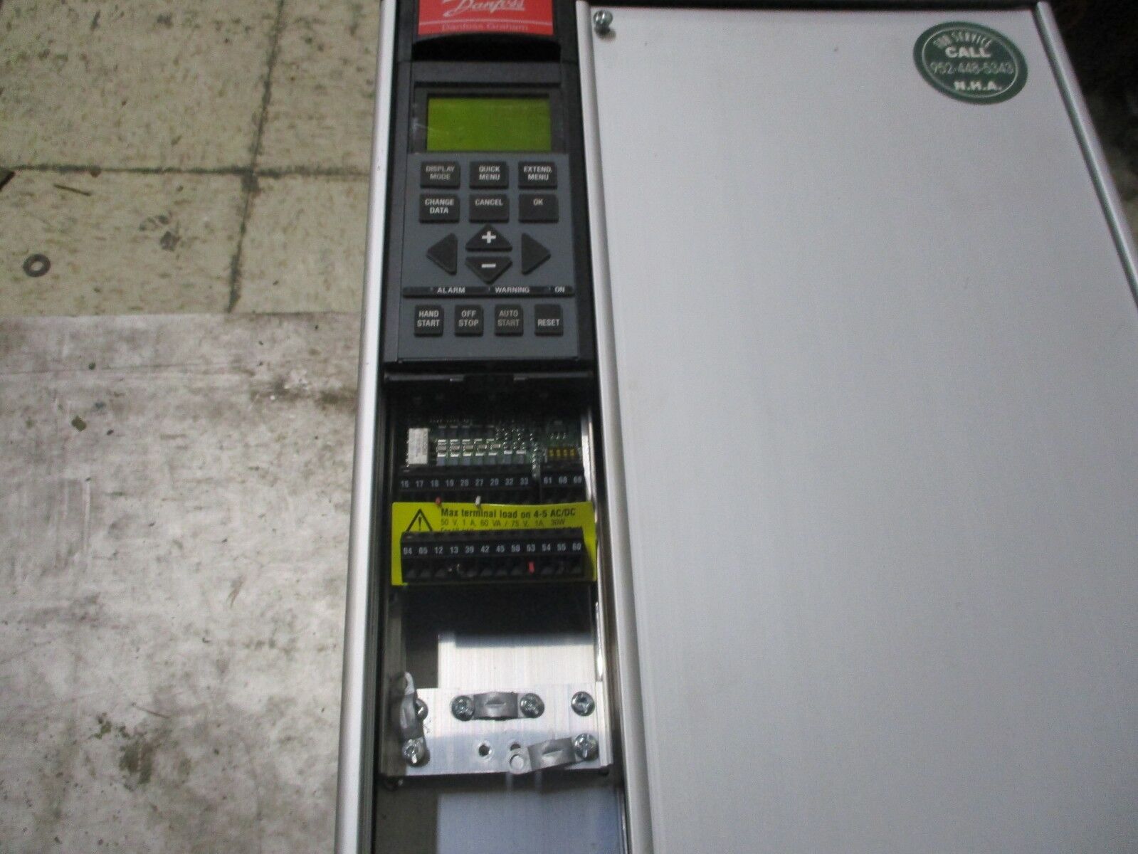 Danfoss VLT 6062 AC Drive w/ Disconnect 175Z7371 60HP *Missing Terminal Cover*