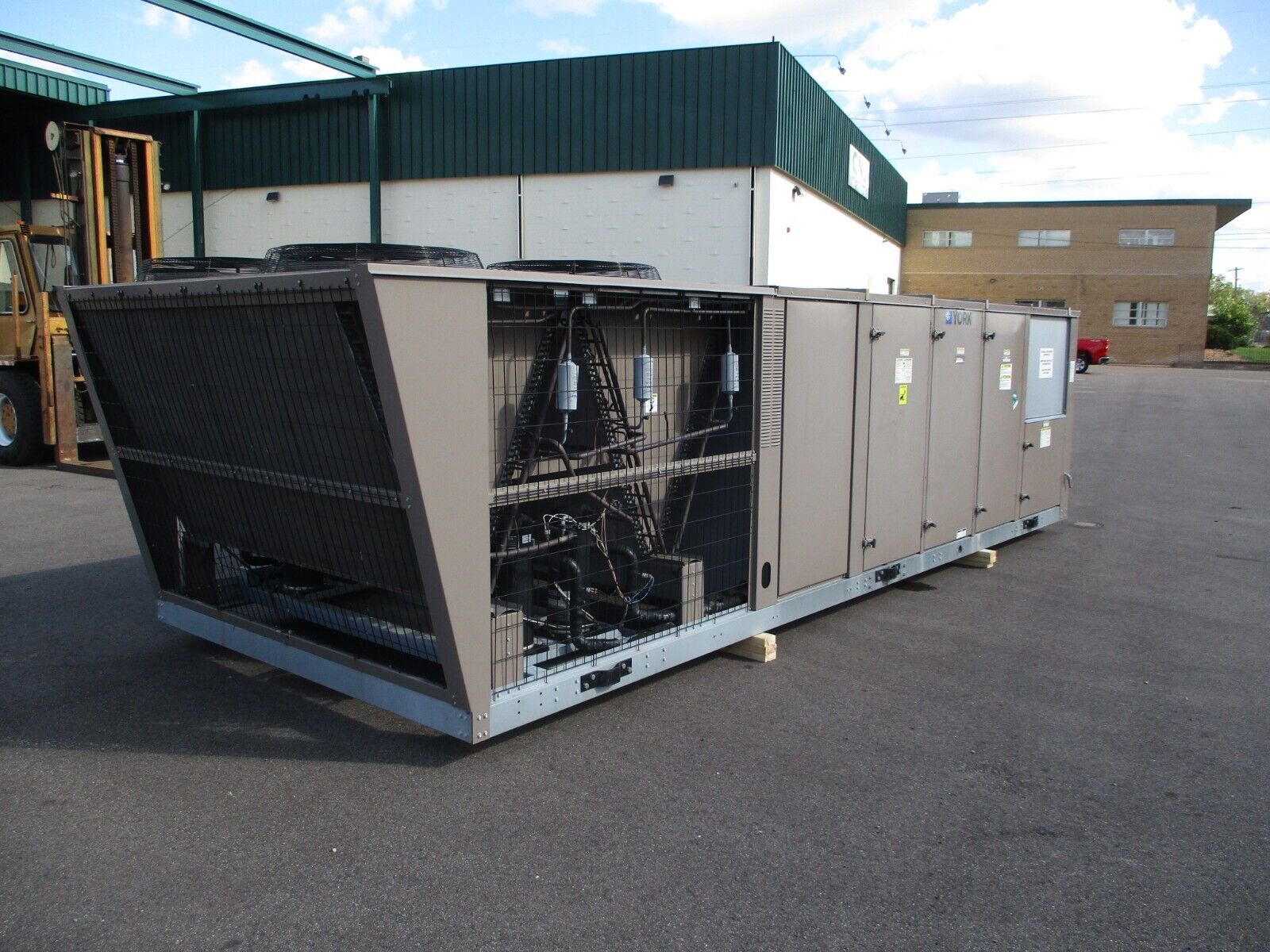 York Millennium Rooftop Unit Z4C024AAD3A3ABEDC1 40 Tons No Heat 460V 3Ph Used