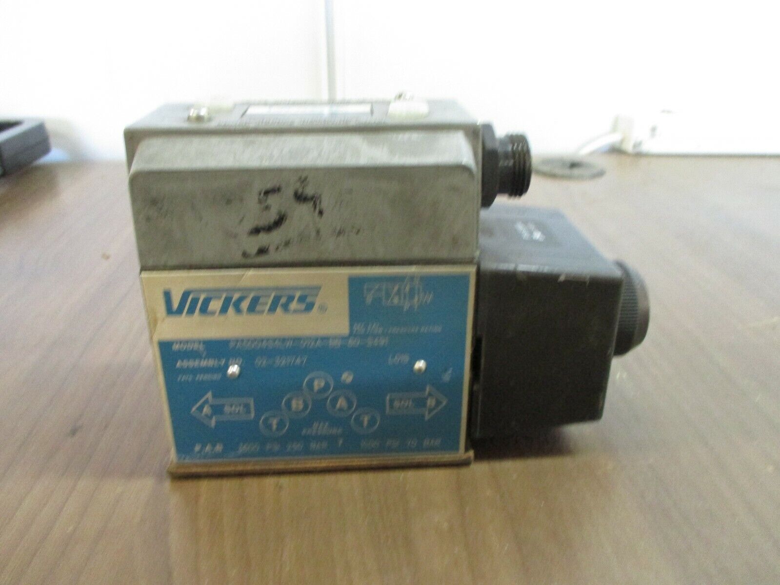 Vickers Directional Control Valve PA5DG4S4LW-012A-BB-60-S491 P, A, B: 3600PSI