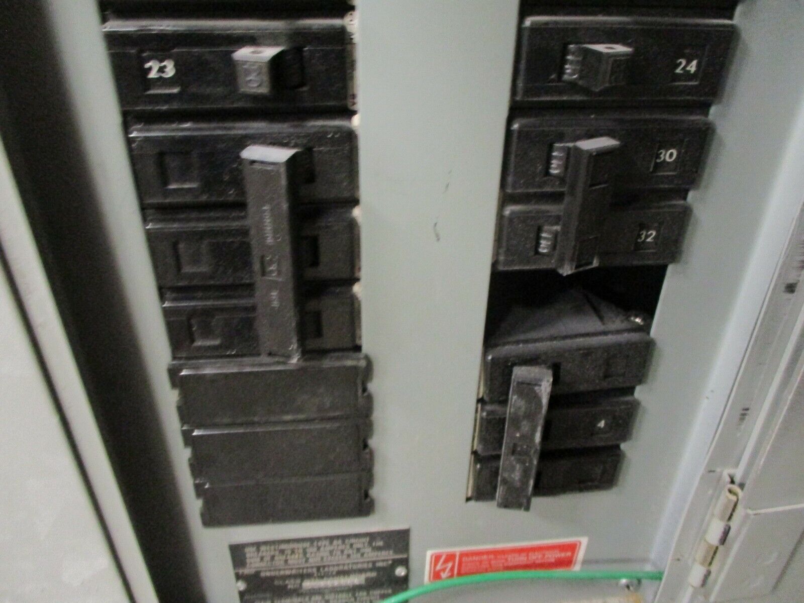 Westinghouse Main Breaker Circuit Breaker Panel MP-83420 225A Max 120/208 3Ph 4W