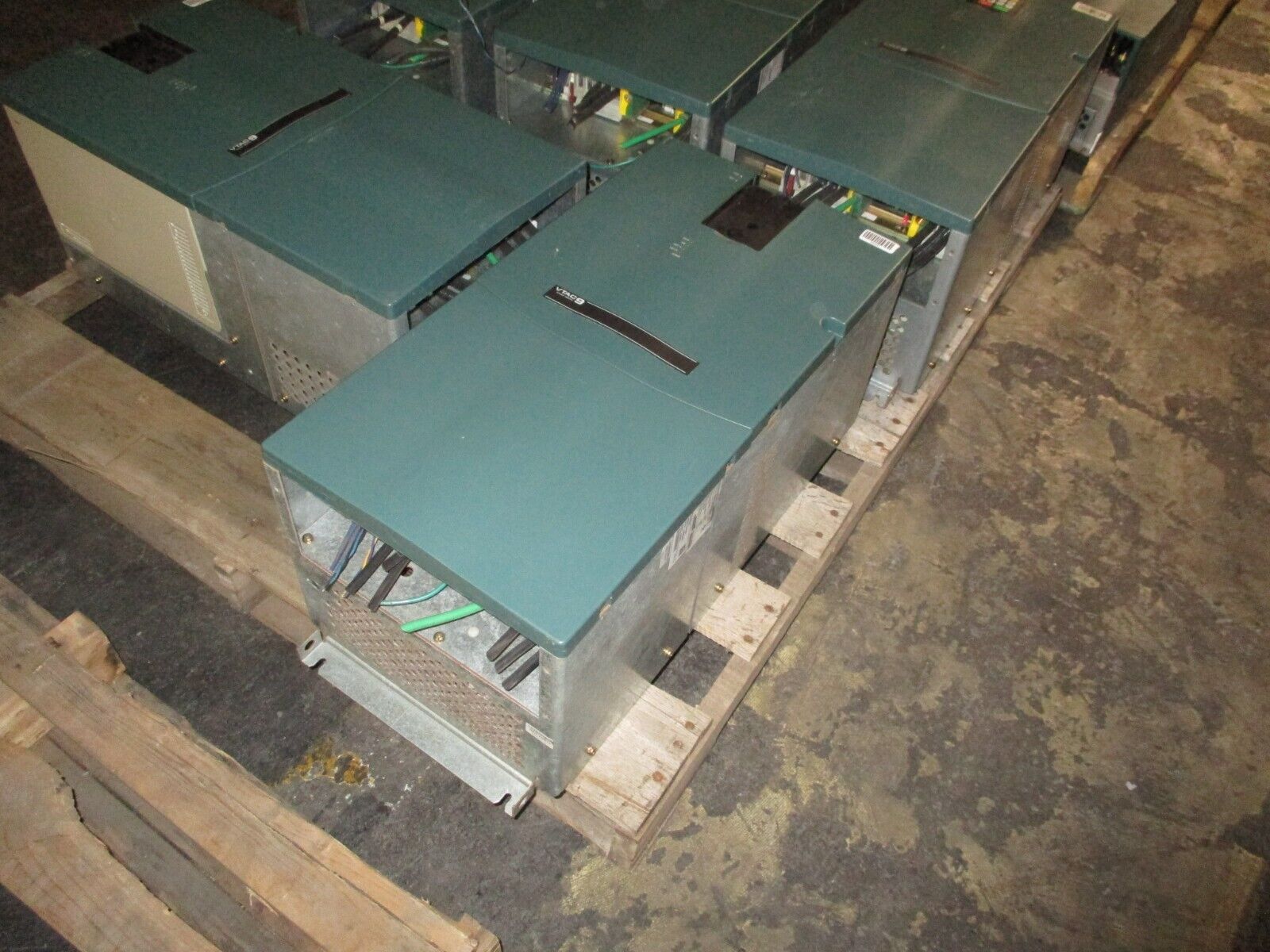 Rockwell Automation VTAC9 AC Drive 9VT401-096HNANA 75HP 3Ph *No Keypad* Used