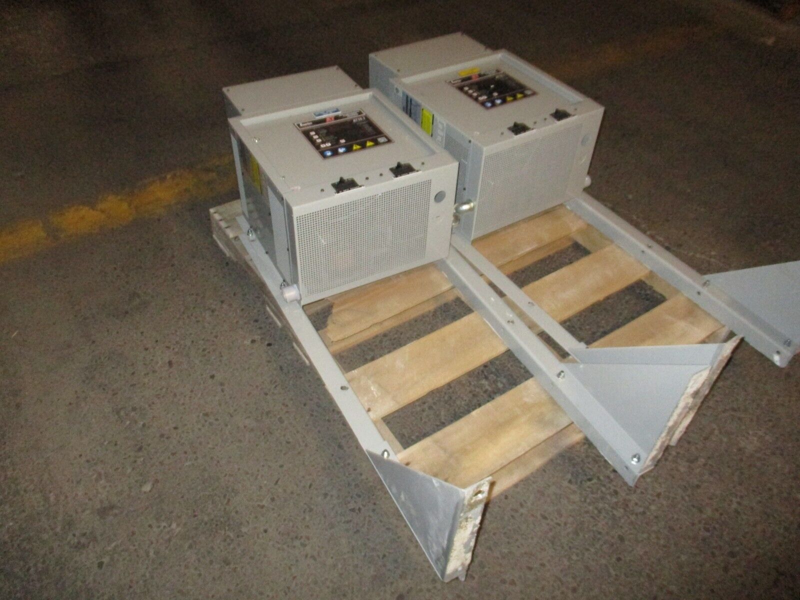 EnerSys Series AT10.1 Battery Charger / Rectifier AT10130025E208SAUXXXXXXX Used