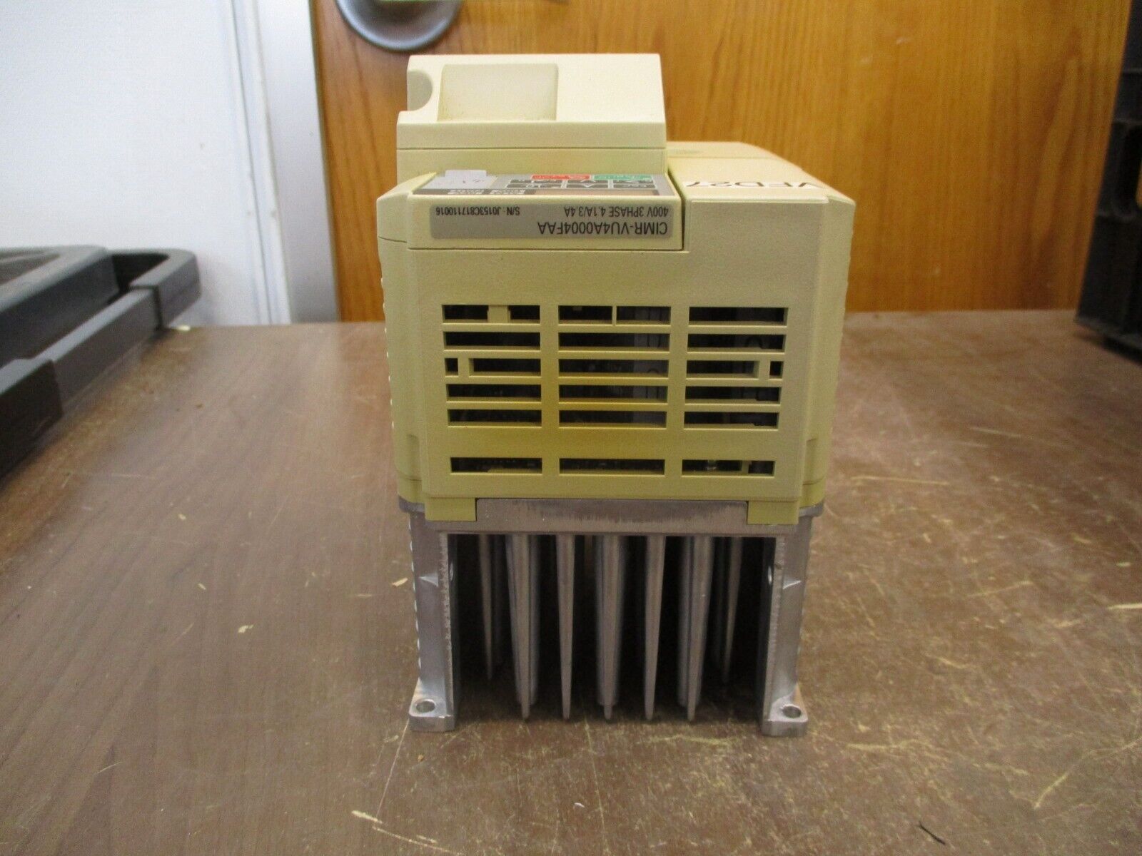 Yaskawa V1000 AC Drive CIMR-VU4A0004FAA Rev. C 1HP w/ Keypad Used