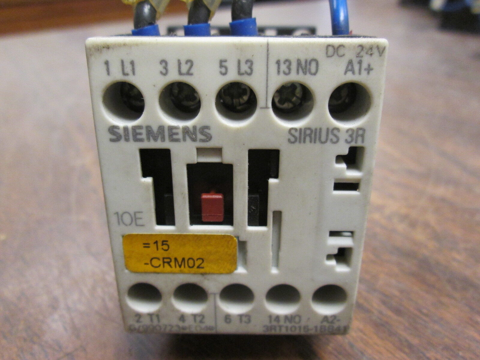 Siemens Sirius 3R Contactor 3RT1015-1BB41 24VDC Coil 16A 600V Used