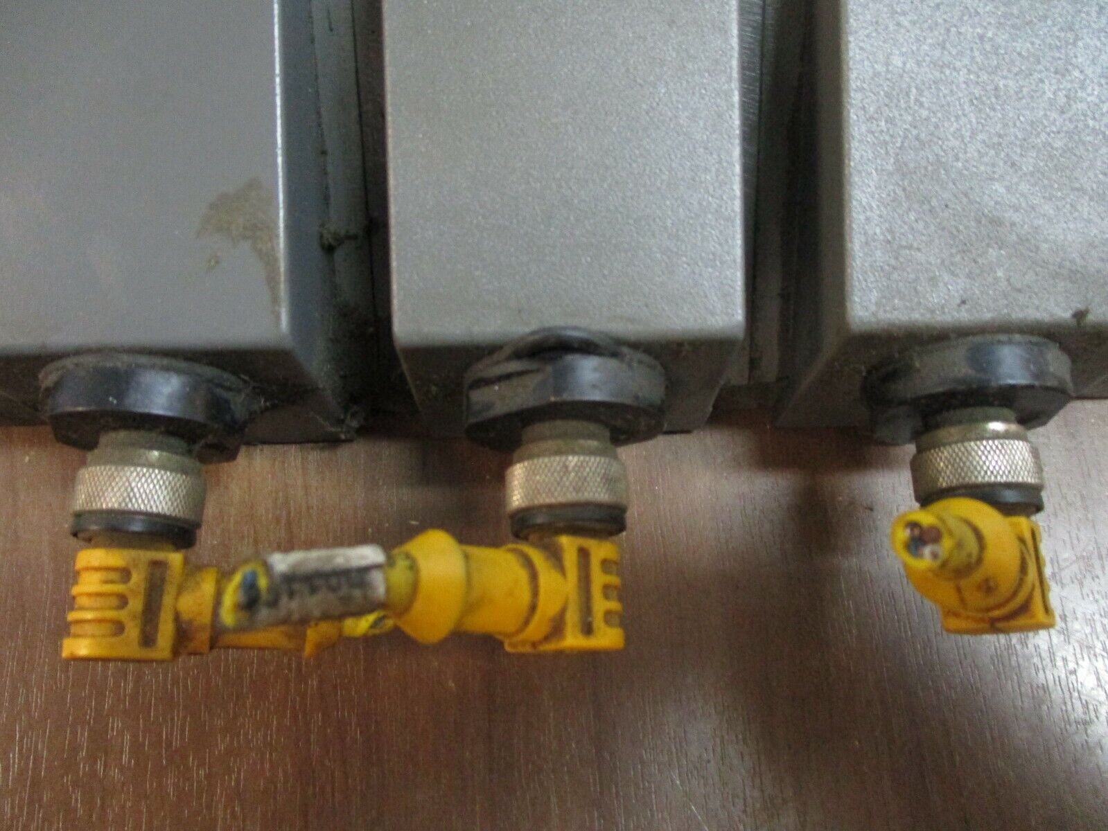 Vickers Valve Base Manifold 102020049 3-Valve Used
