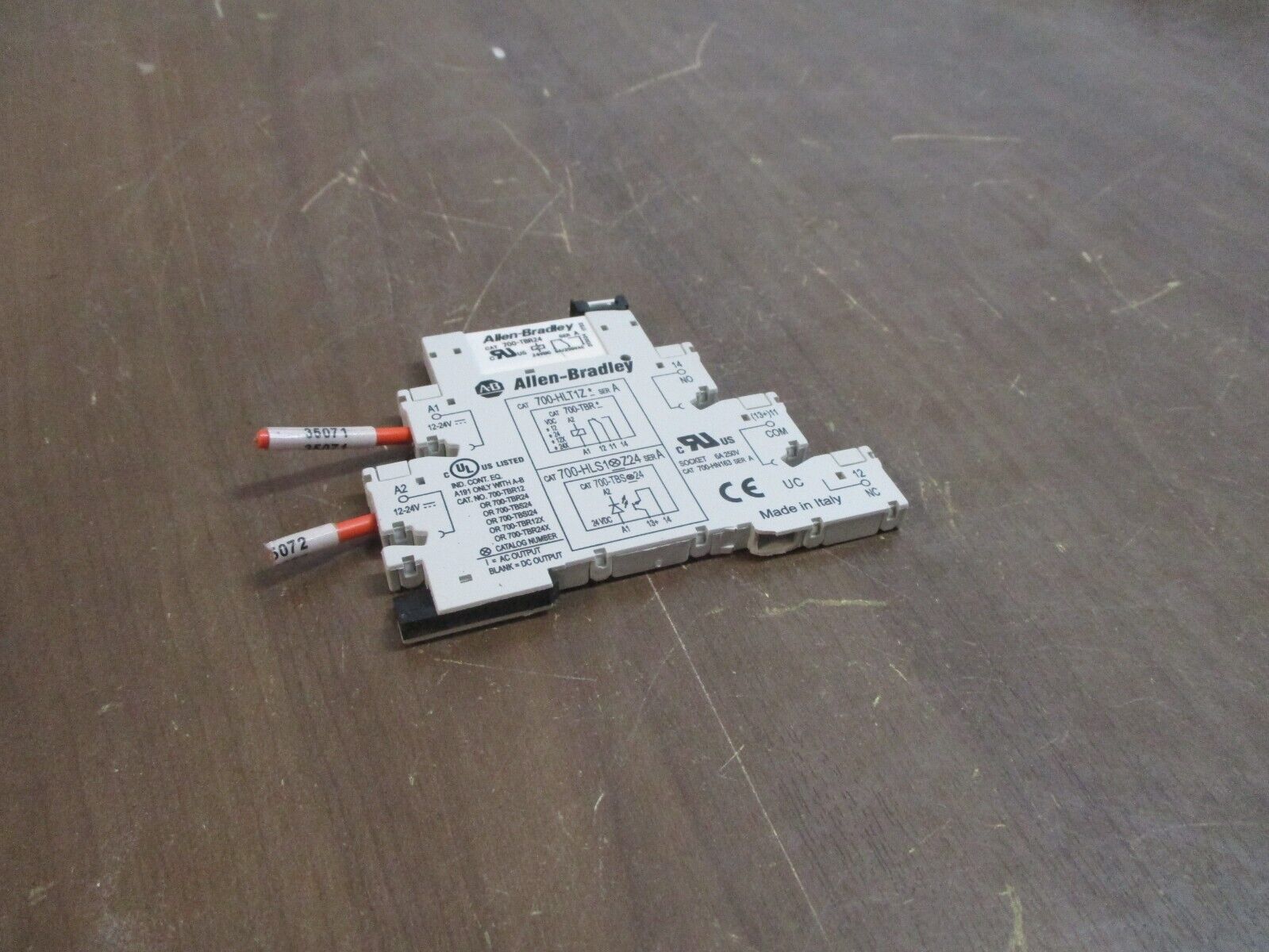 Allen-Bradley Relay 700-TBR24 Ser. A 24VDC w/ 700-HLT1 Base *Broken Bottom* Used