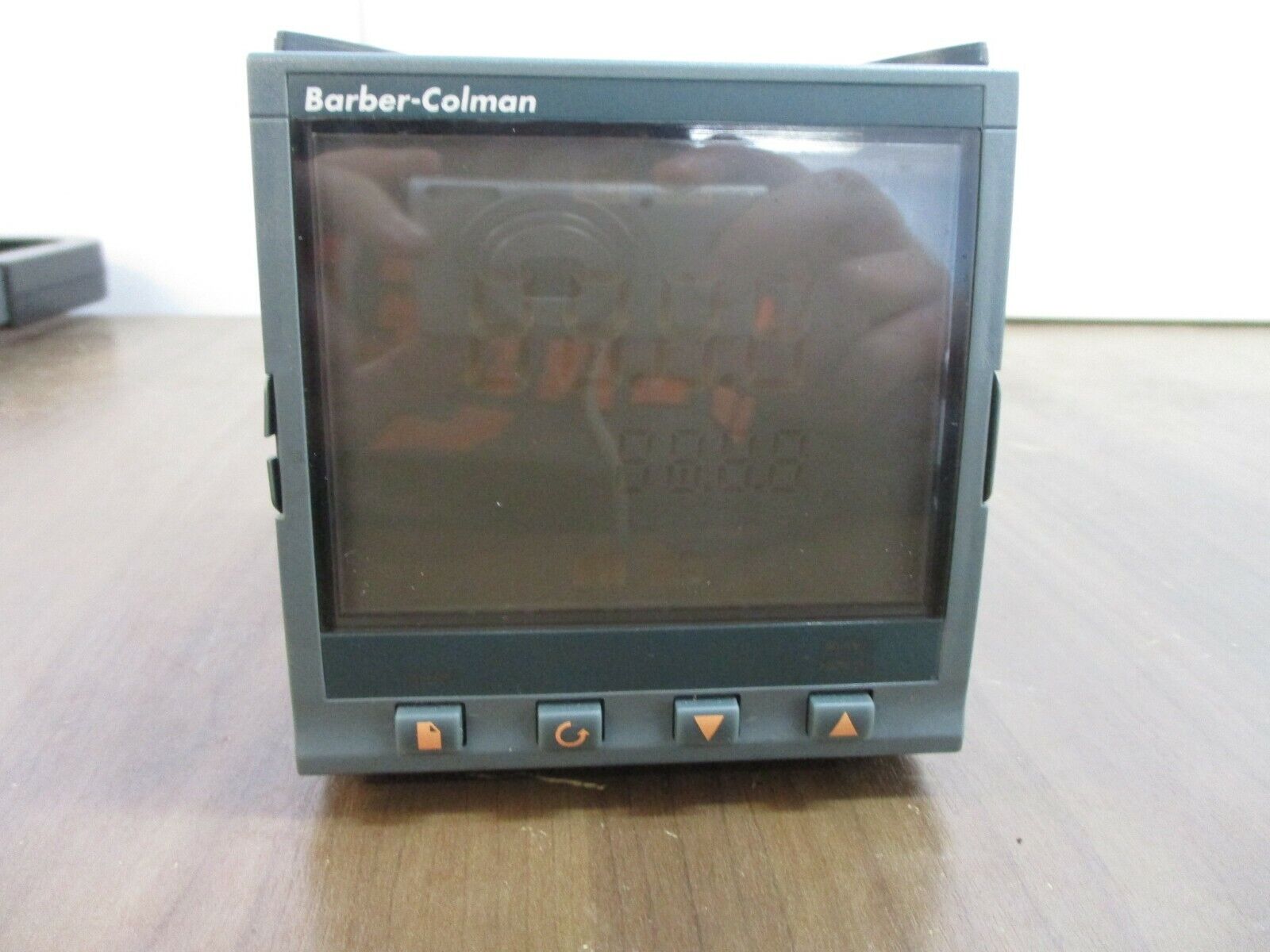 Barber-Colman Digital Temperature Controller 224C017.RHXXFHFL.X00 Used