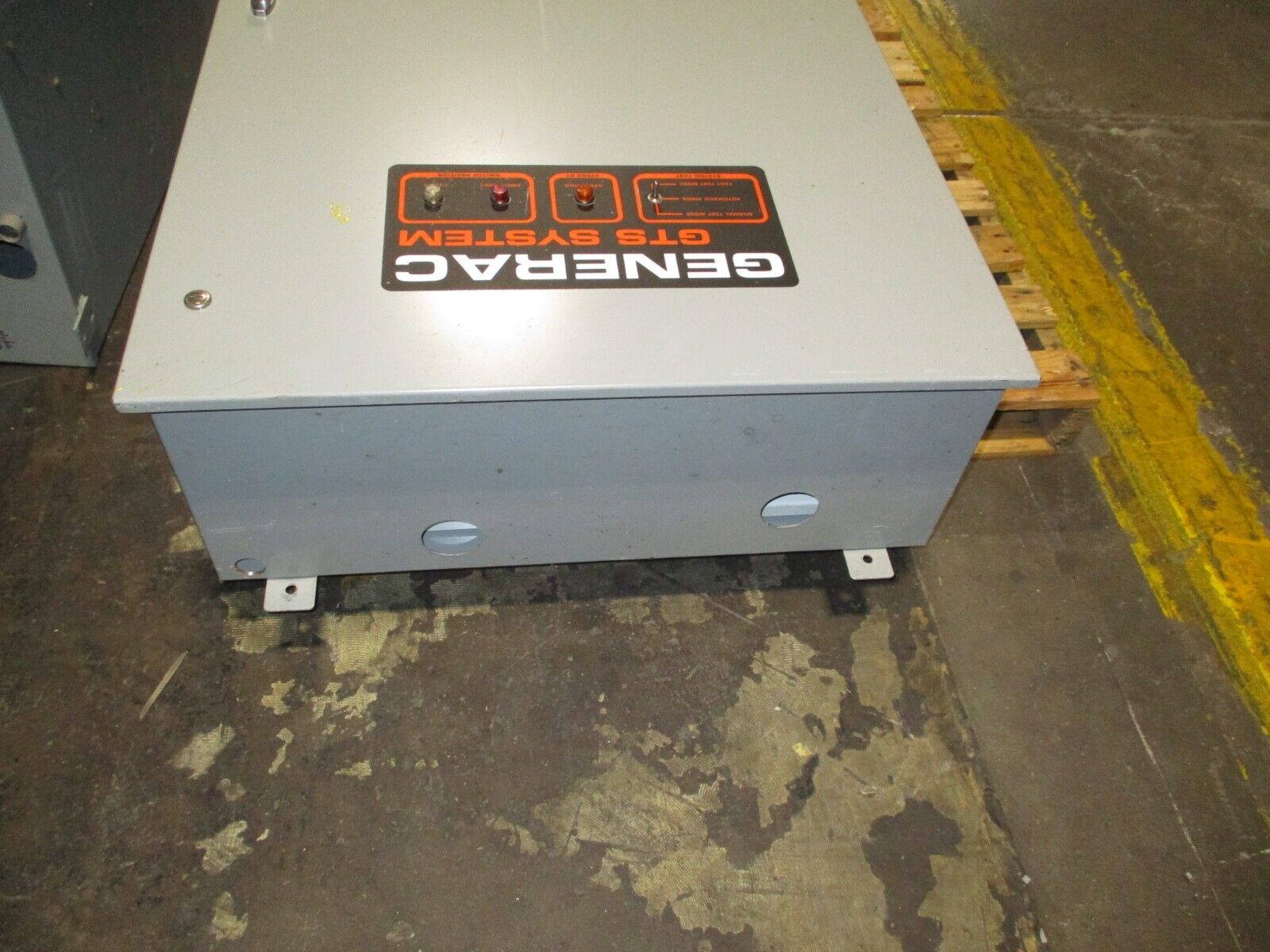 Generac Automatic Transfer Switch 92A02587-W 200A 120/240V 1Ph *Dented Cover*