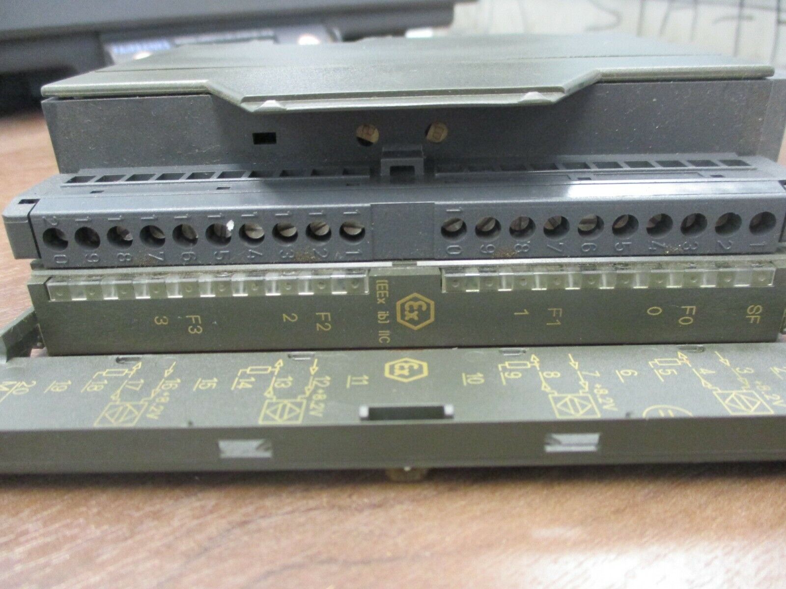 Siemens Simatic S7 Digital Input Module 6ES7 321-7RD00-0AB0 Chipped Bottom Used