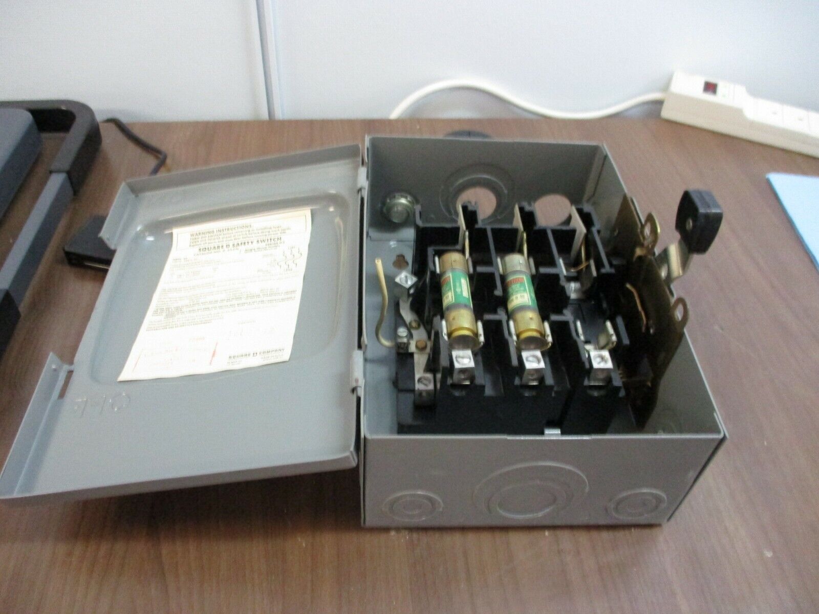 Square D Fusible Safety Switch/Disconnect D-322N 60A 240V Used