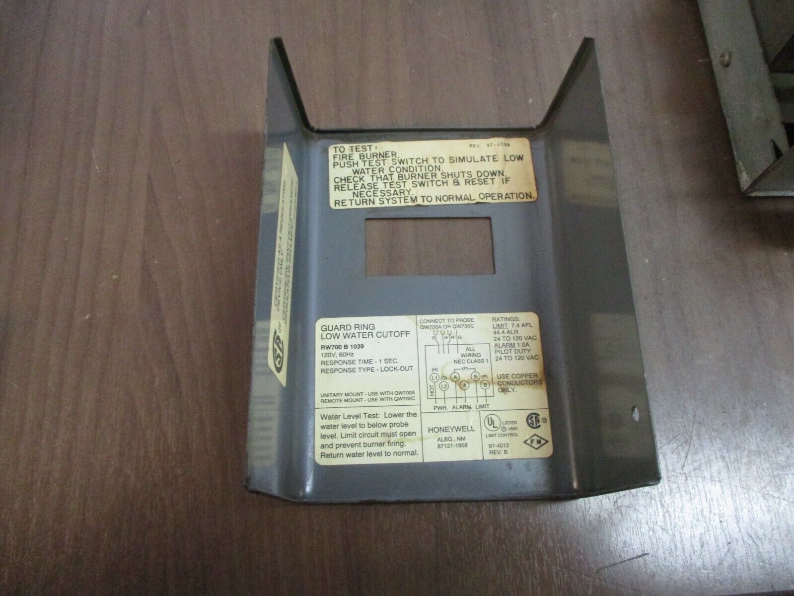 Honeywell Guard Ring Low Water Cutoff RW700 B 1039 120V 60Hz Response Time 1 Sec