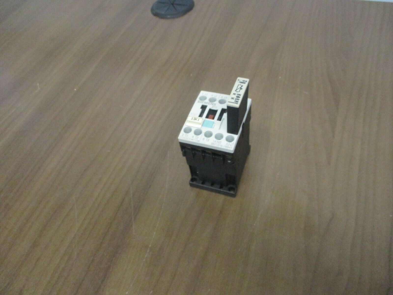 Siemens Sirius 3R Contactor 3RT1015-1BB41 24VDC Coil 16A 600V, Used