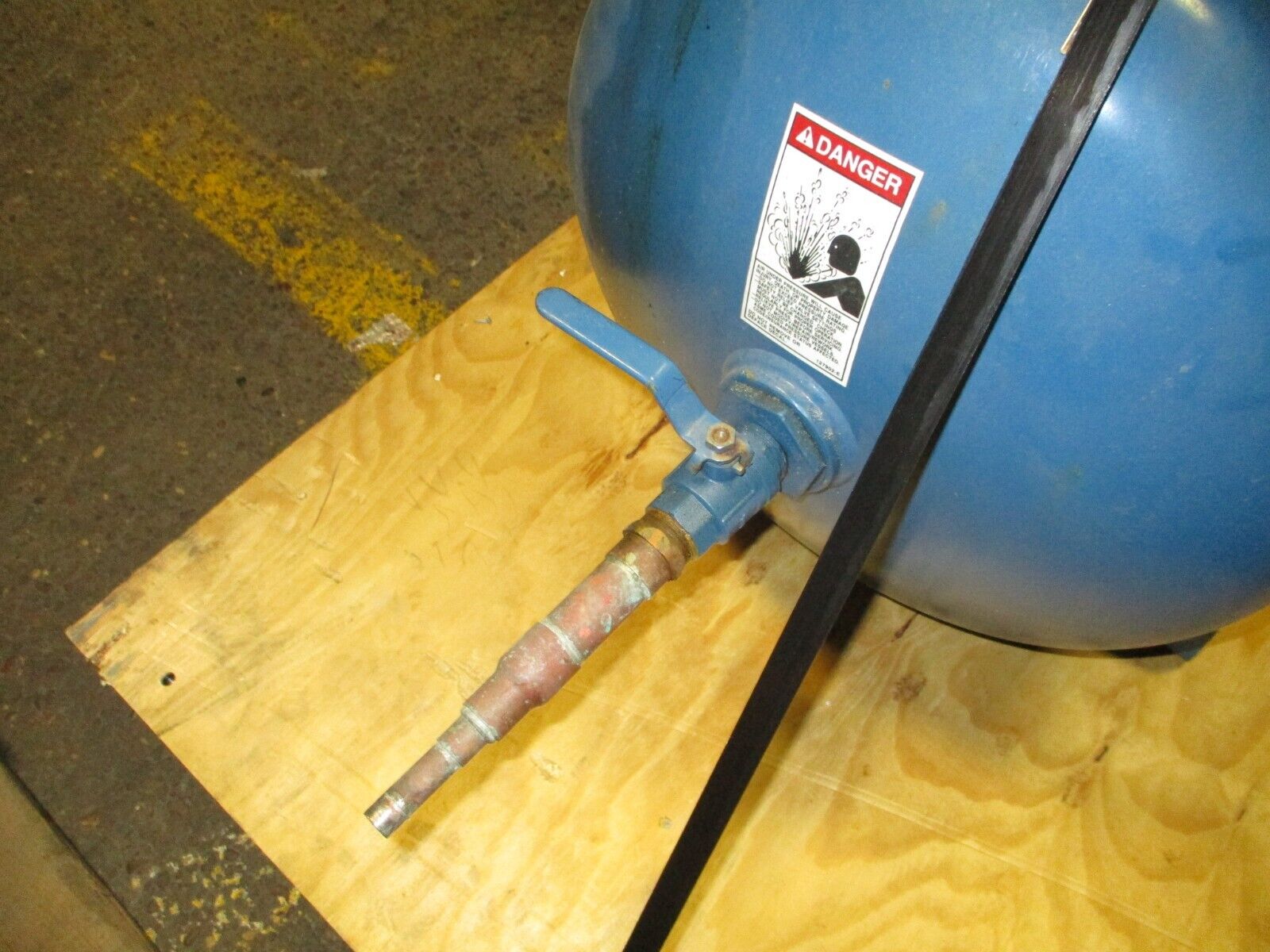 Quincy Compressor QC07508S00005 7.5HP 80-Gallons 208-230/460V 3Ph Used