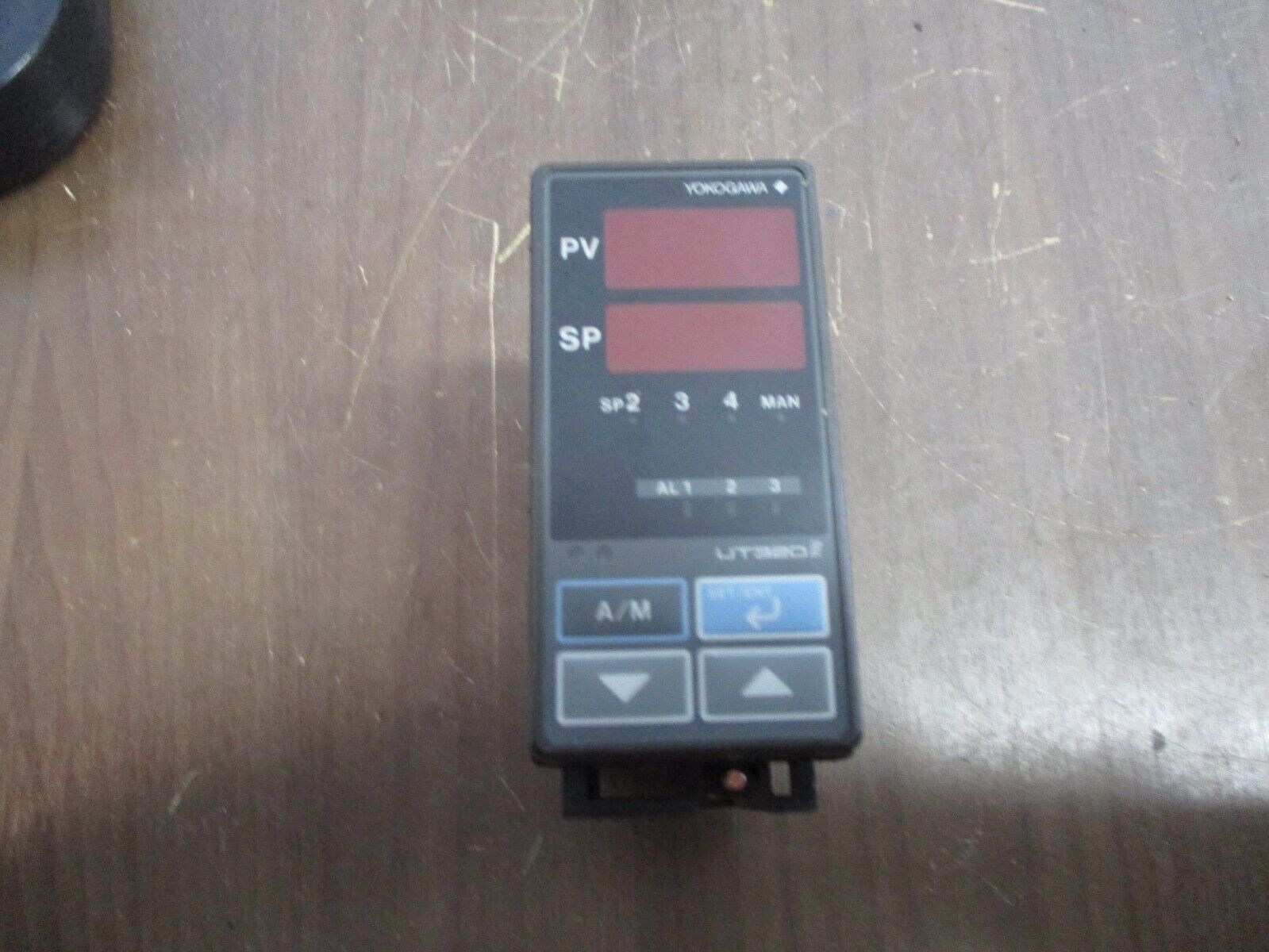 Yokogawa Digital Controller UT320 Style S4 100-240VAC 50/60Hz Used