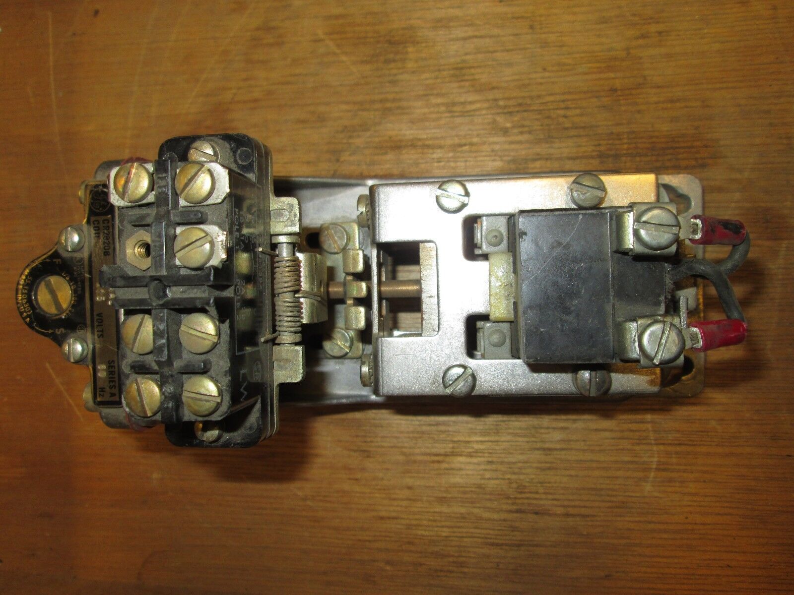 GE Pneumatic Time Delay Relay CR2820B 117AA2 460V coil Used