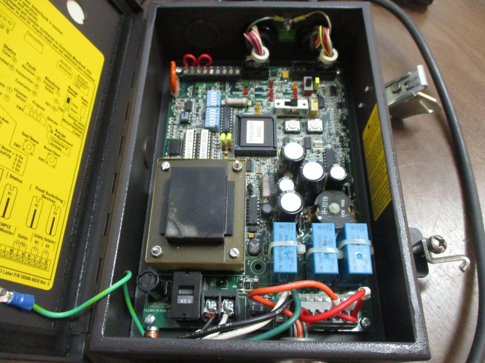 STI Light Curtain Controller LCC-FB-AC1-U 115VAC 50/60Hz 30VA Nema 4 Enclosure